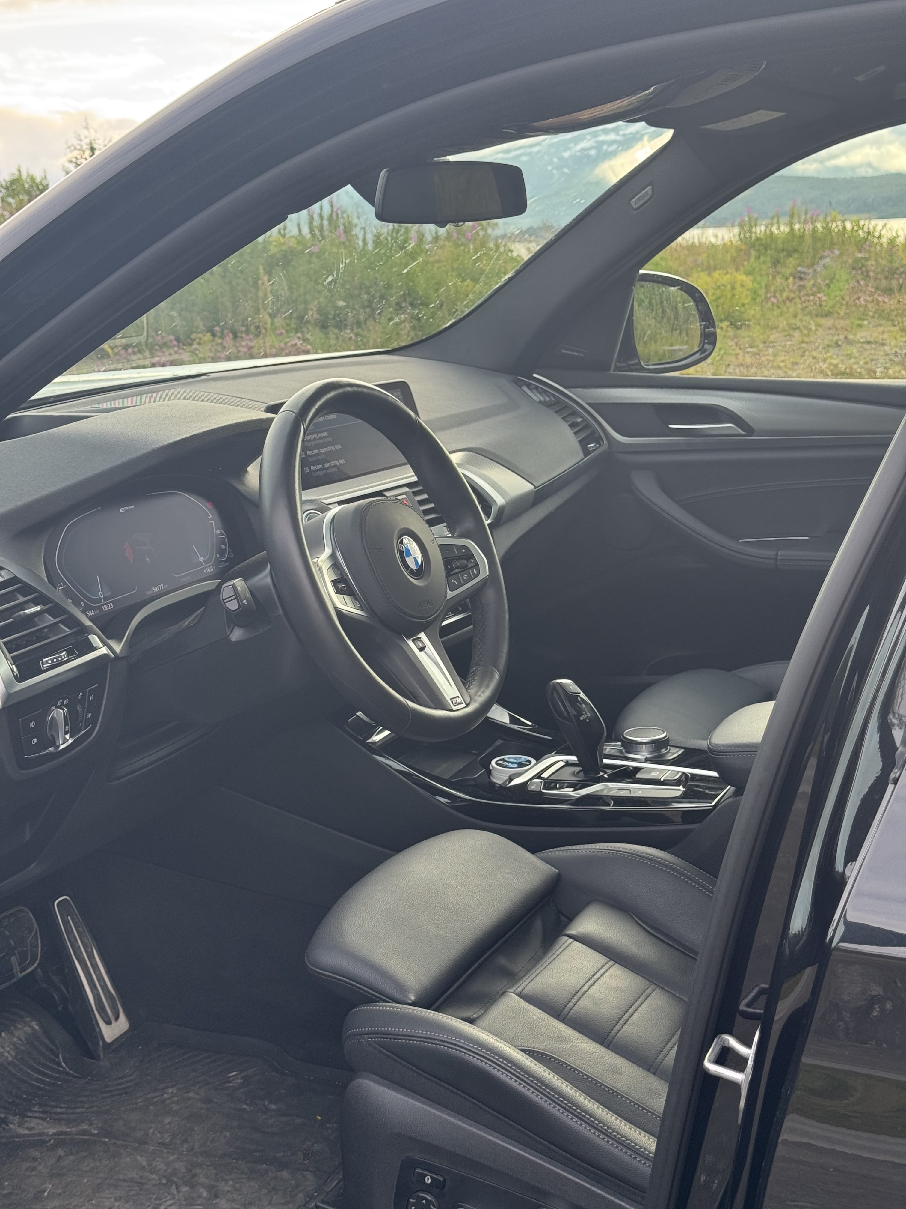 BMW X3 xDrive30e met Autostoel baby