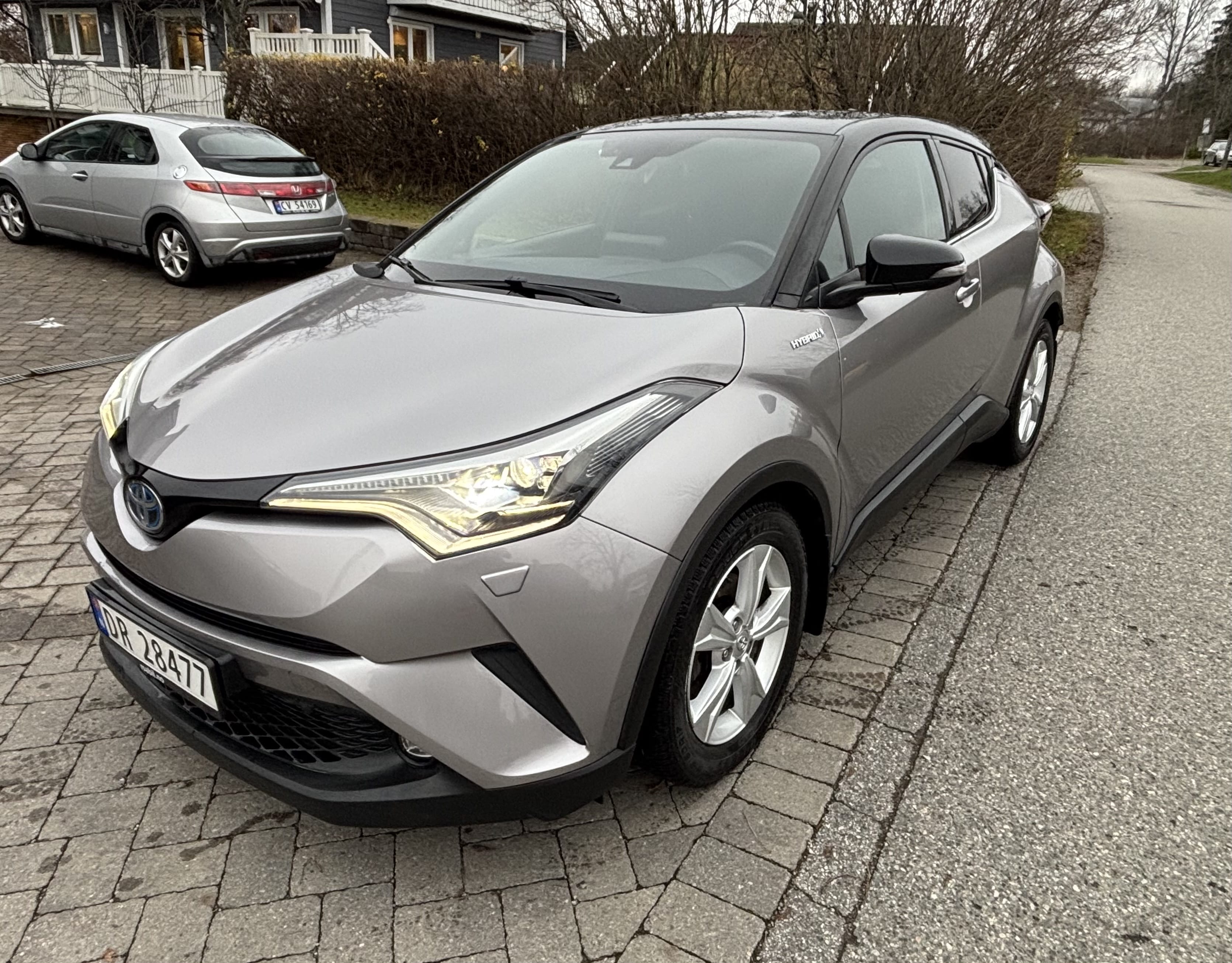 Toyota C-HR, 2017, Blyfri 95 / Electric (hybrid), automatic