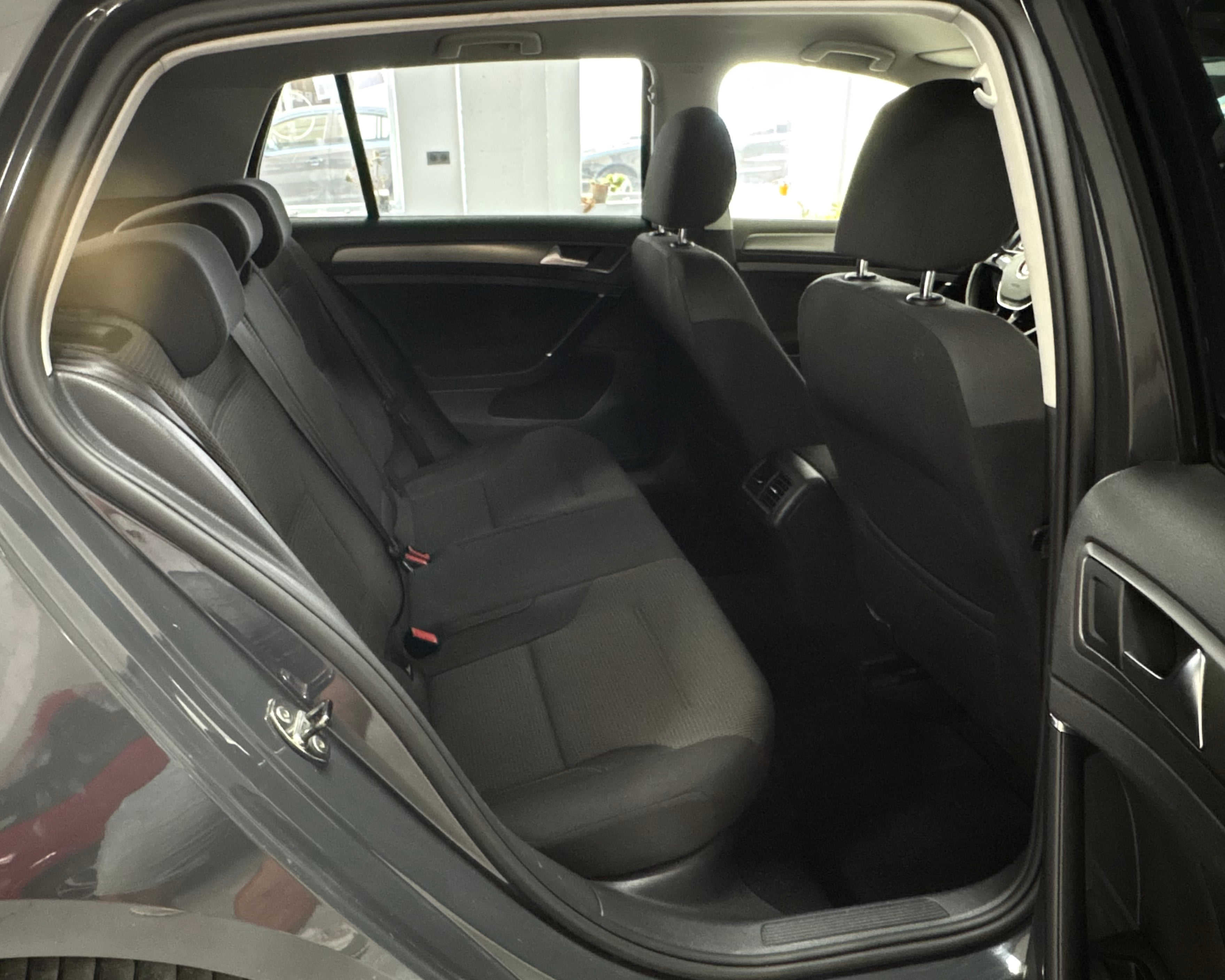 Volkswagen Golf con Puertos de carga USB