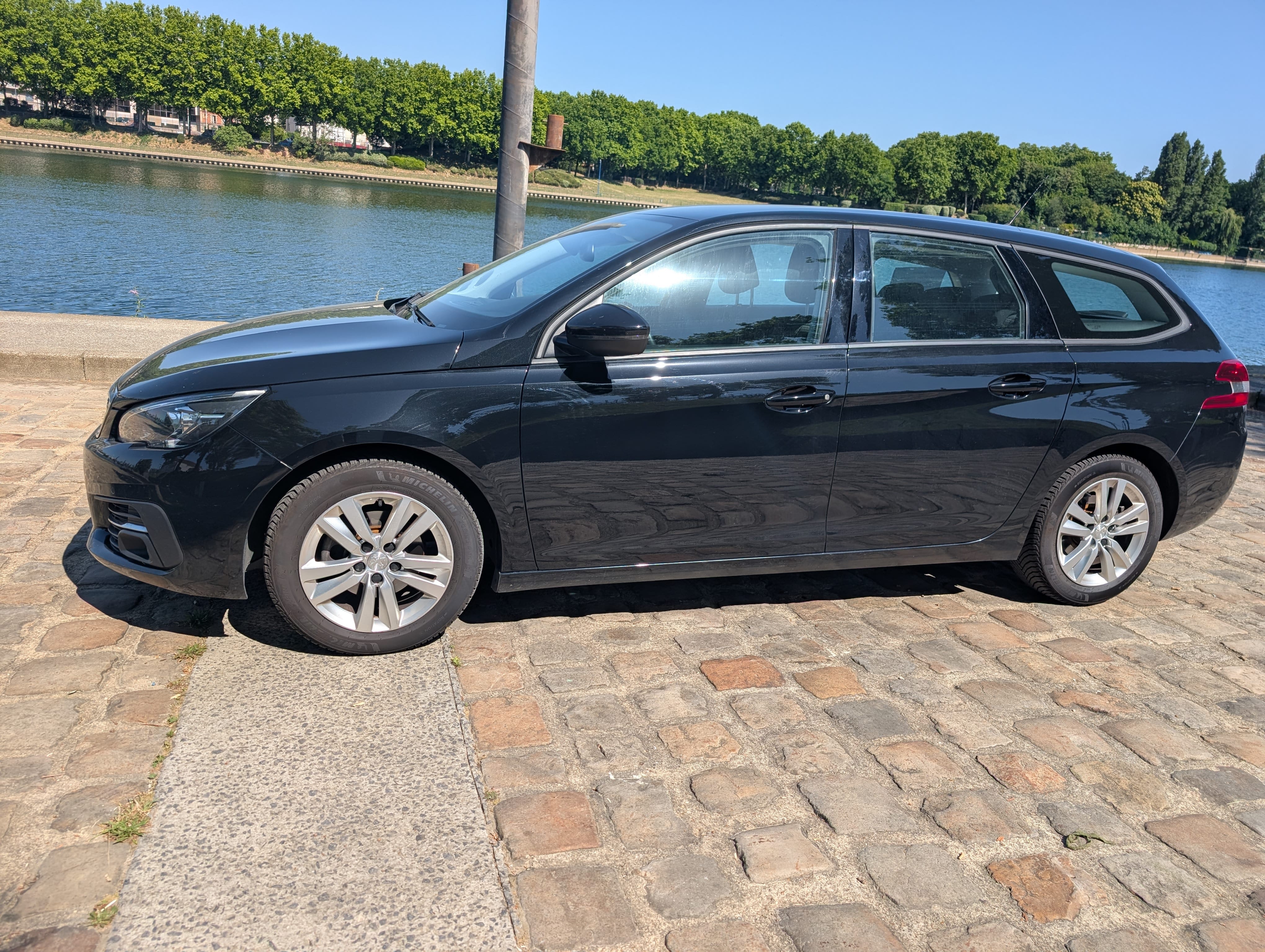 Peugeot 308 SW 1.5 HDI avec Climatisation