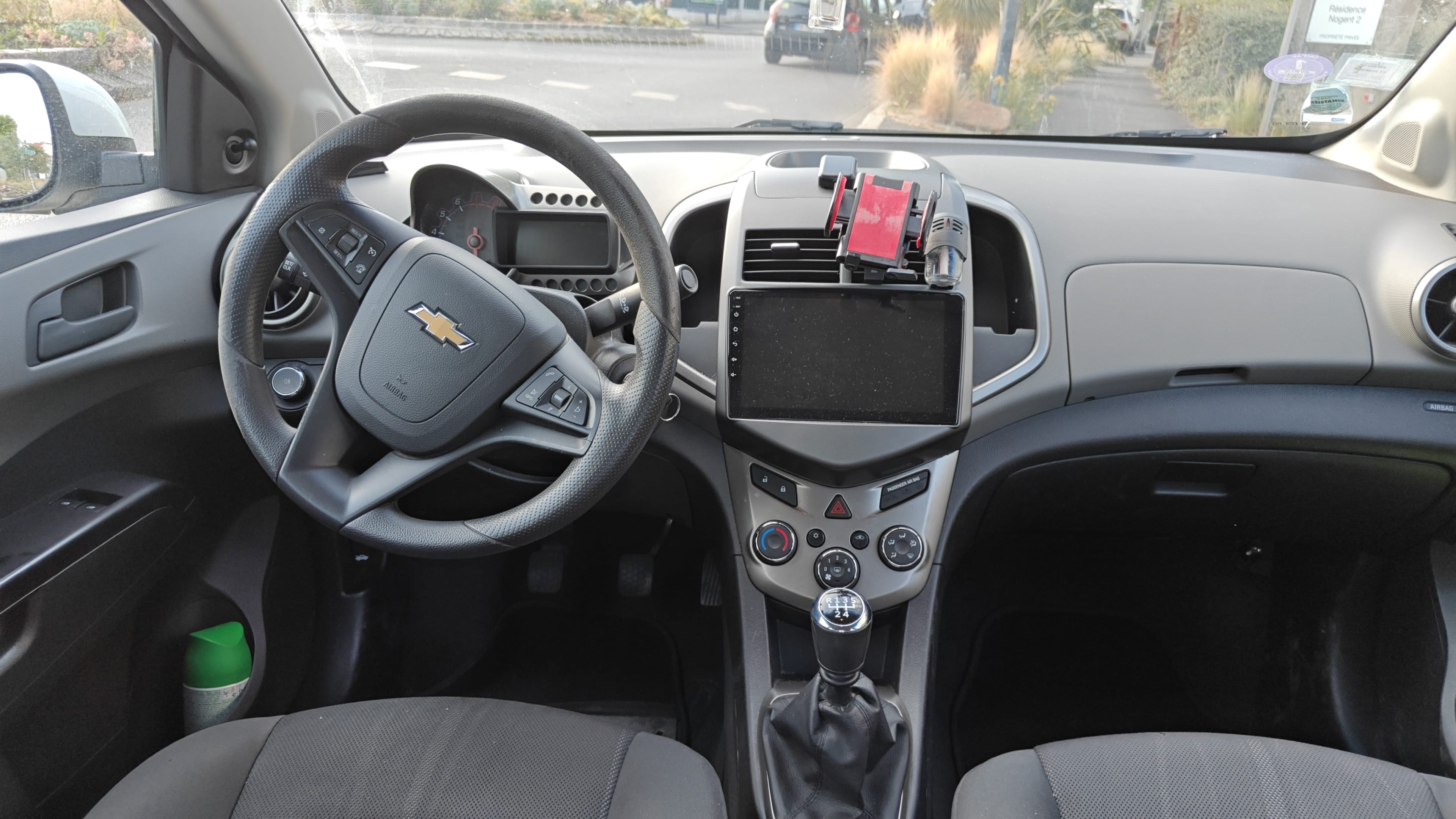 Chevrolet Aveo 1.2 essence avec Entrée audio / iPod