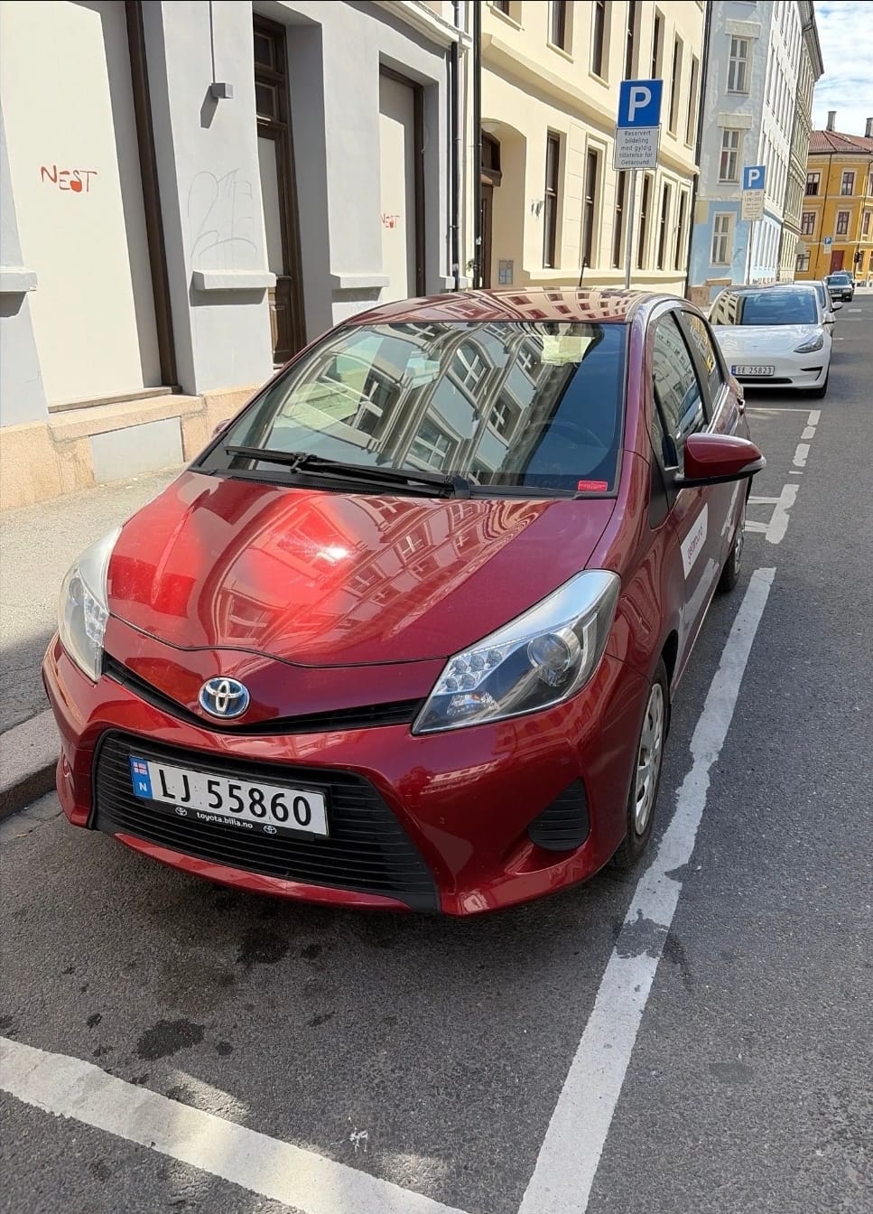 Toyota Yaris Hybrid 1,5 Bensin, Automat inkl. BEBOERKORT SONE parkering, 2014, Blyfri 95 / Elektrisk (hybrid), automatisk