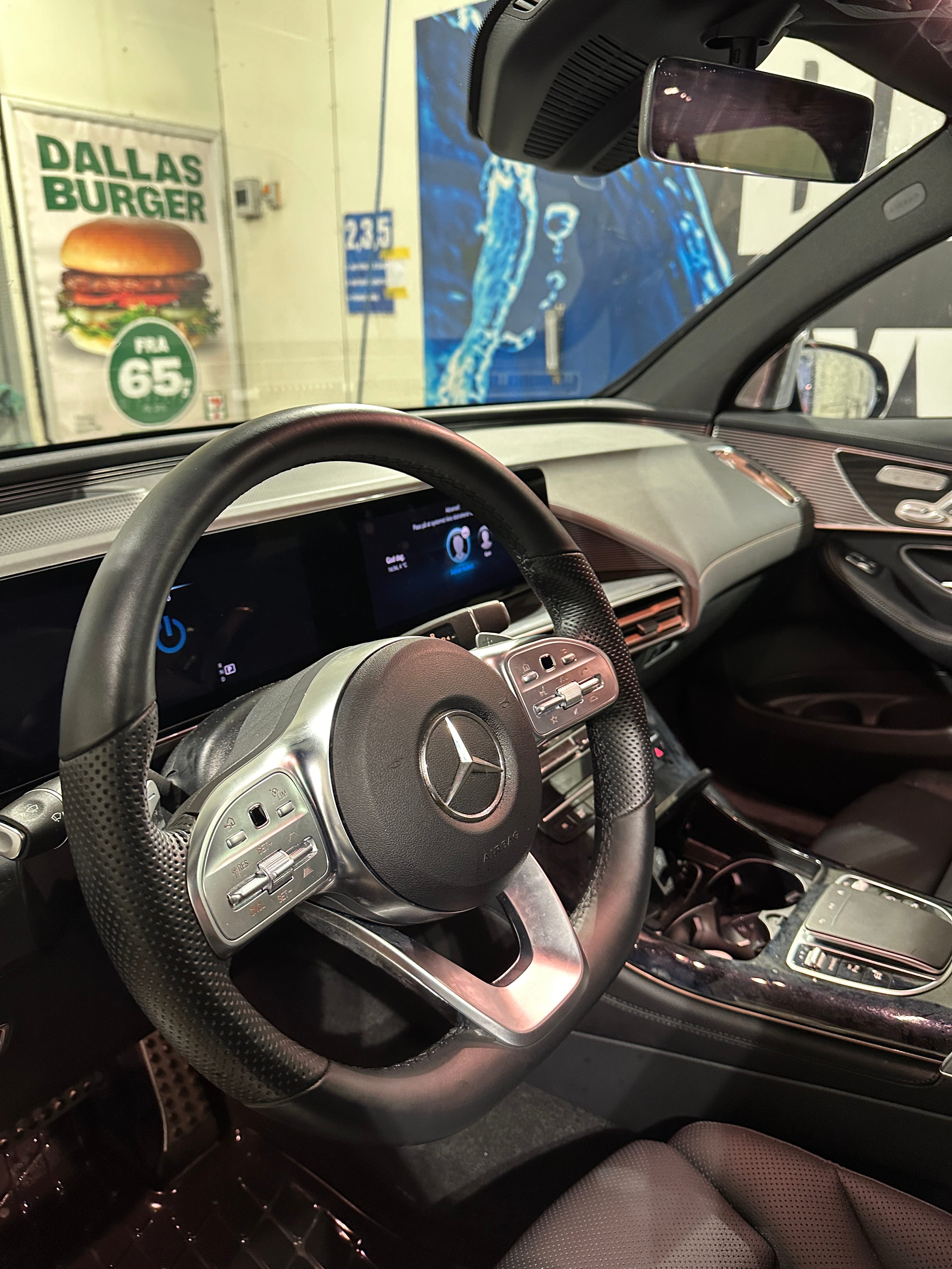 Mercedes-Benz EQC med Cruisekontroll