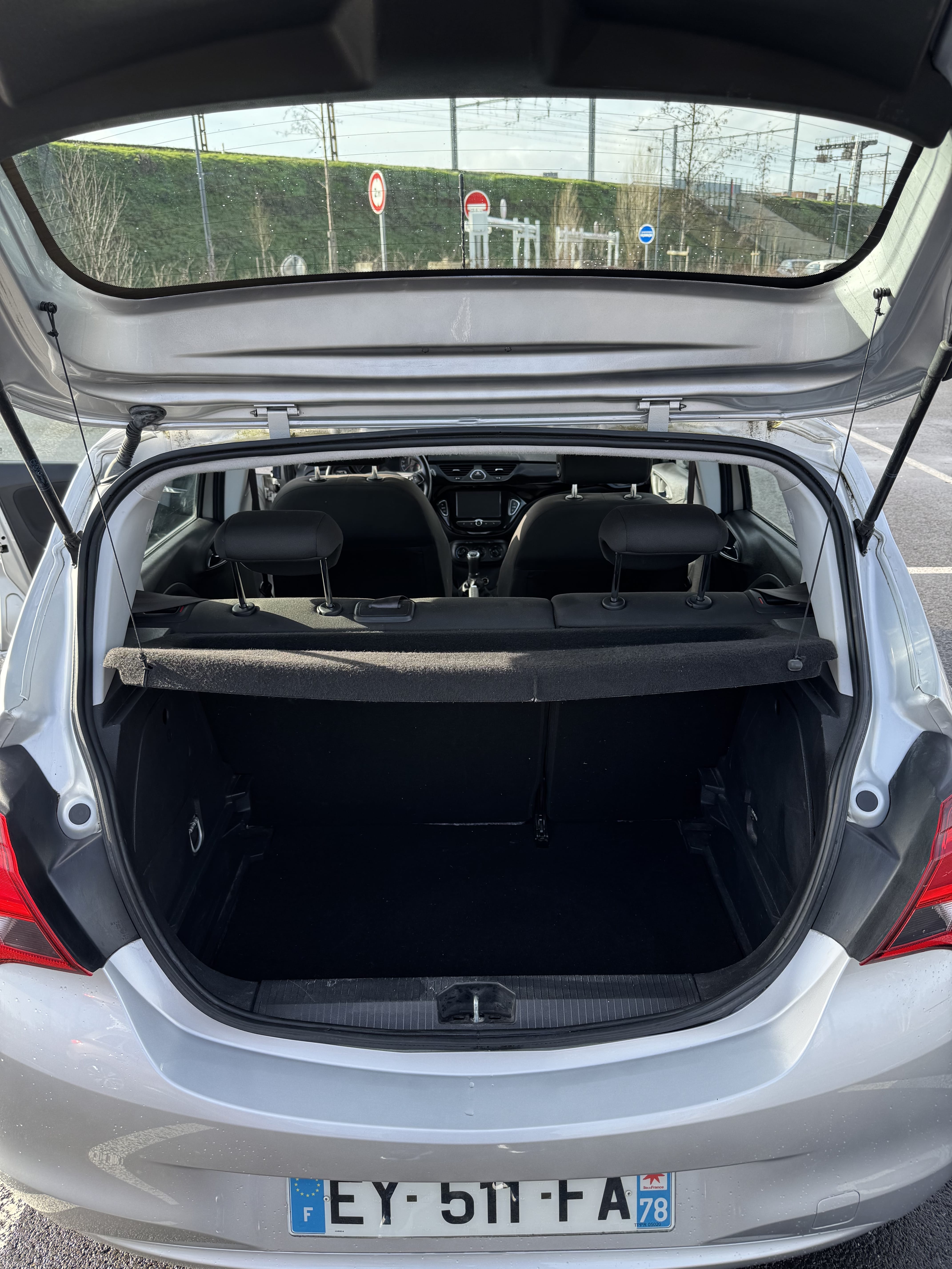 Opel Corsa avec Entrée audio / iPod