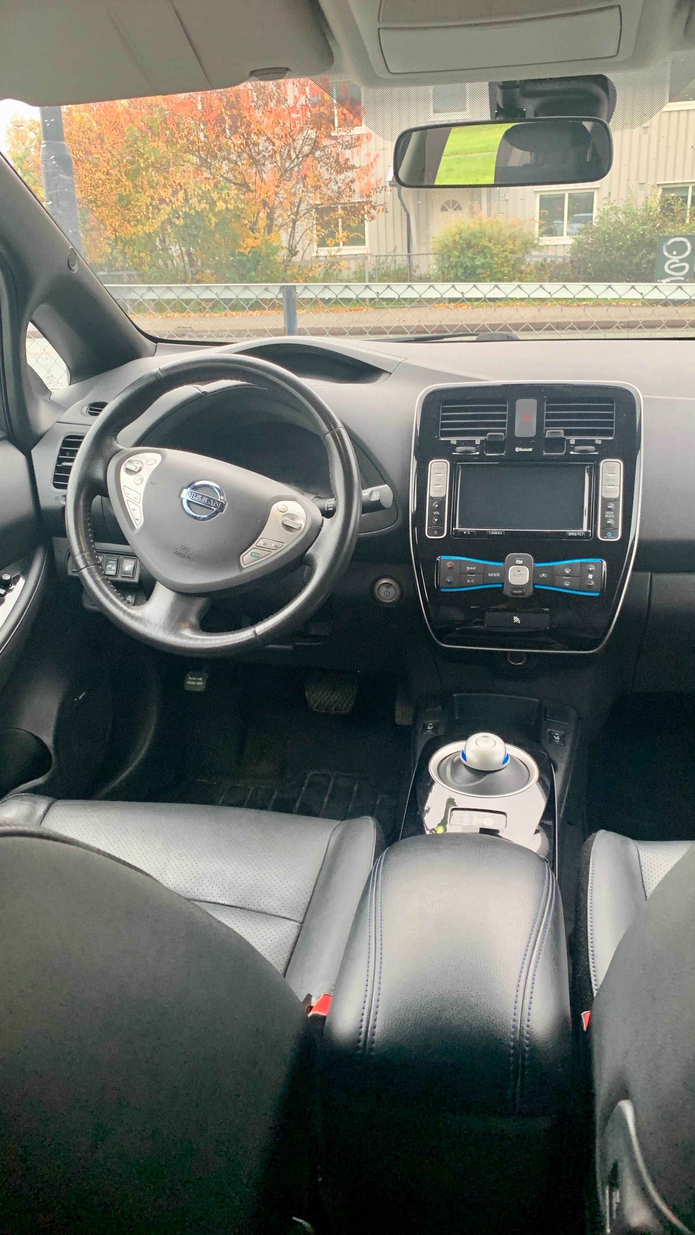 Nissan Leaf mit Navigationsgerät