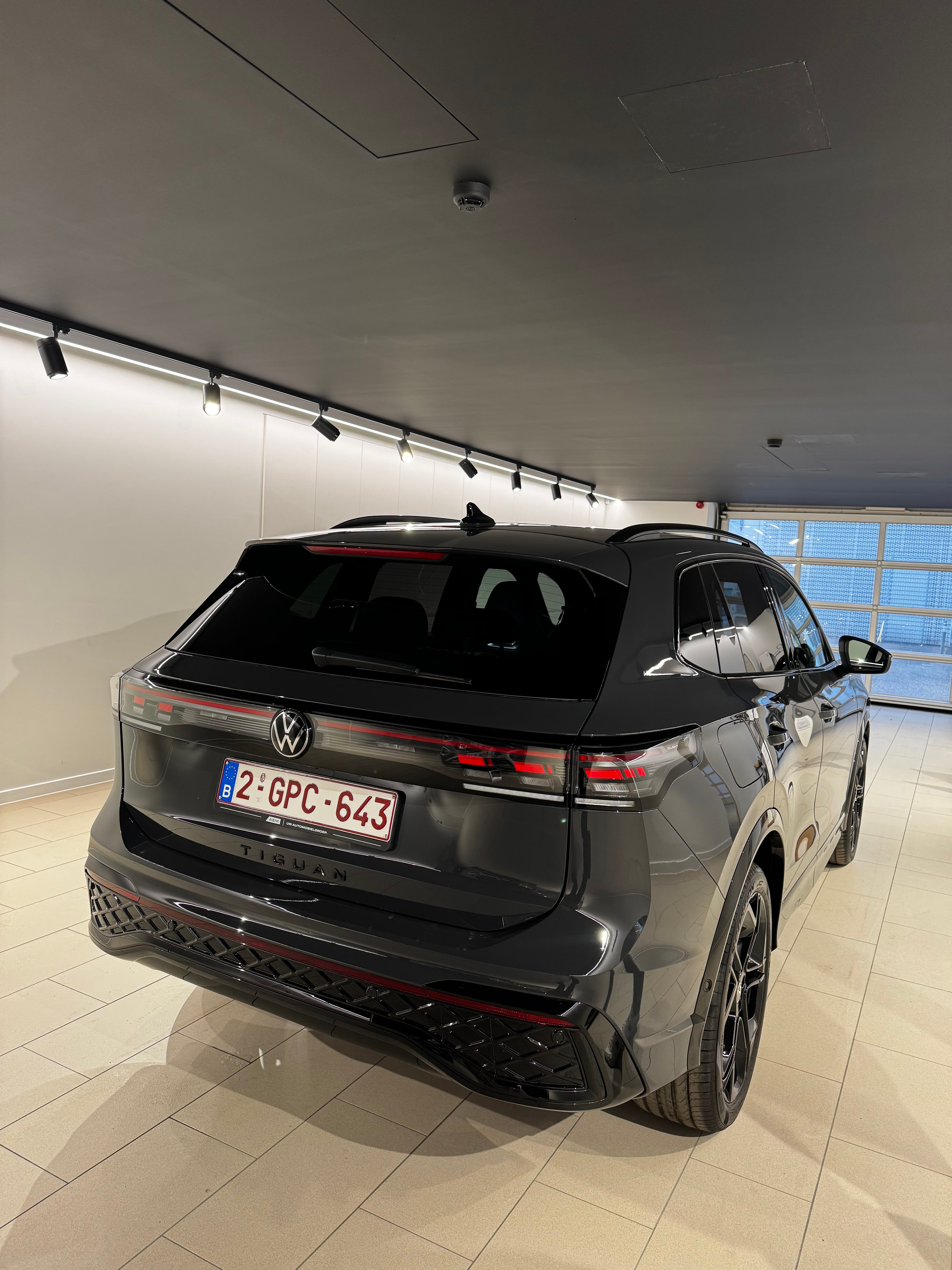 Volkswagen Tiguan R-LINE avec Climatisation