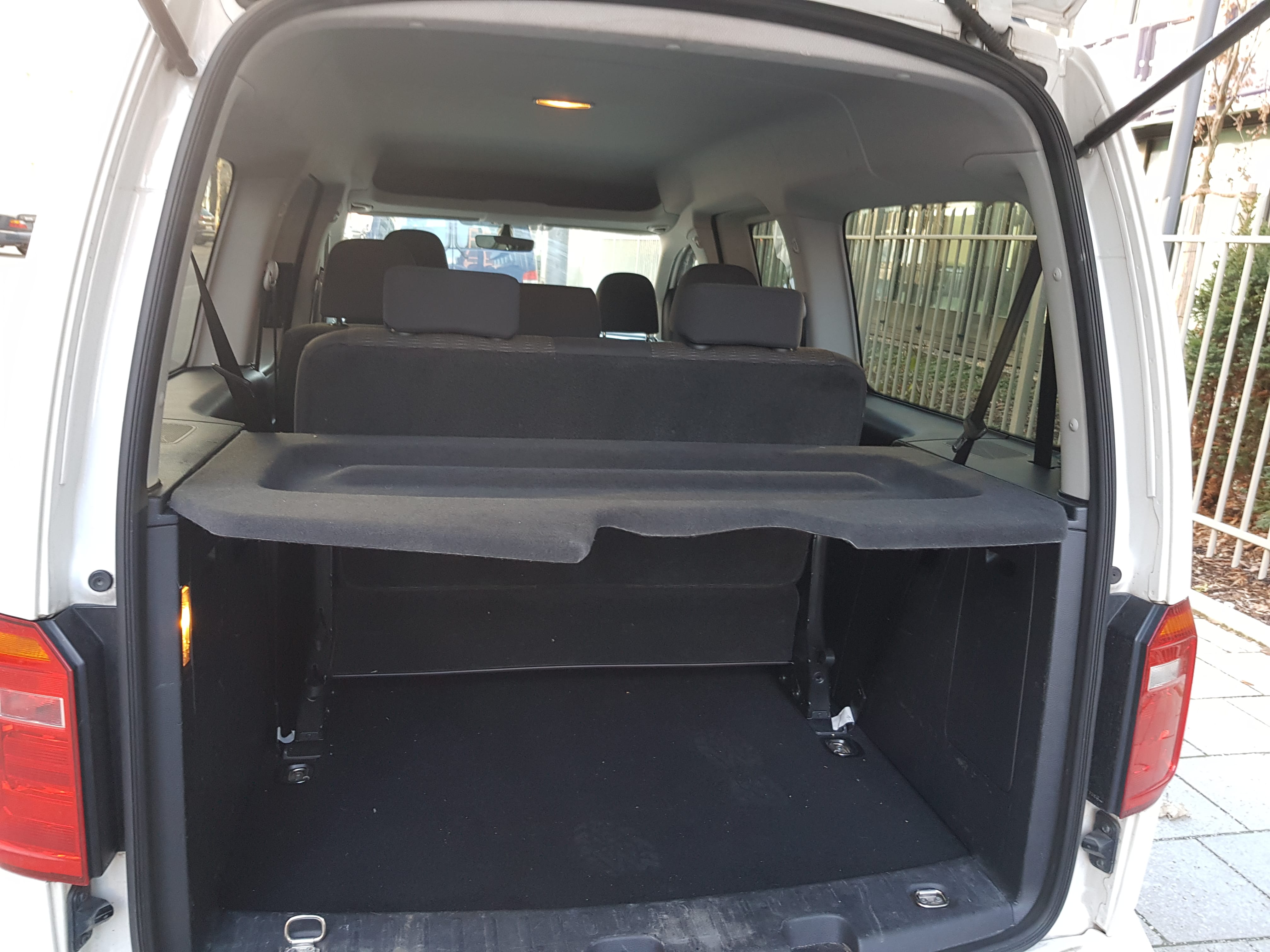 Volkswagen Caddy Maxi Van 2.0 TDI mit Kindersitz