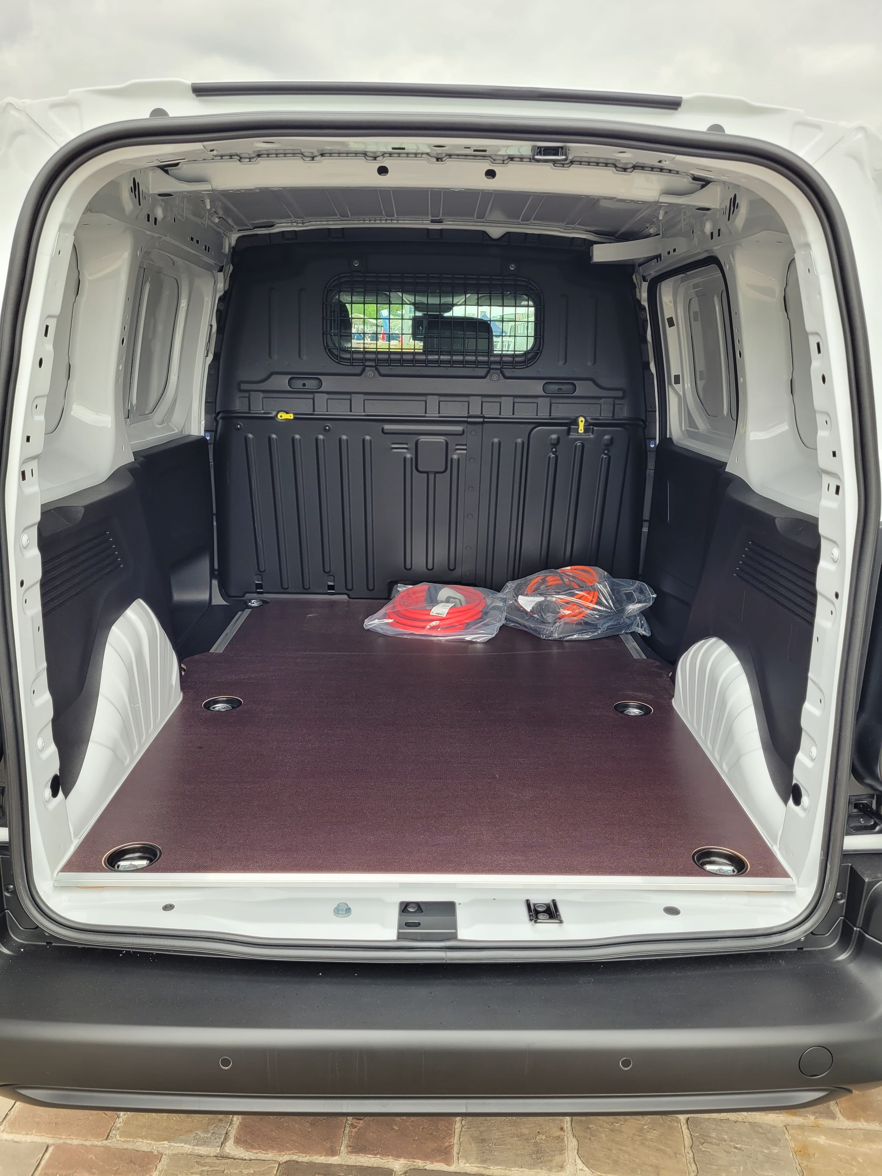 Toyota Proace City Electric (GN482VW) Medium Boite Auto 3.3m3, GPS,Clim,Carplay... avec Apple CarPlay