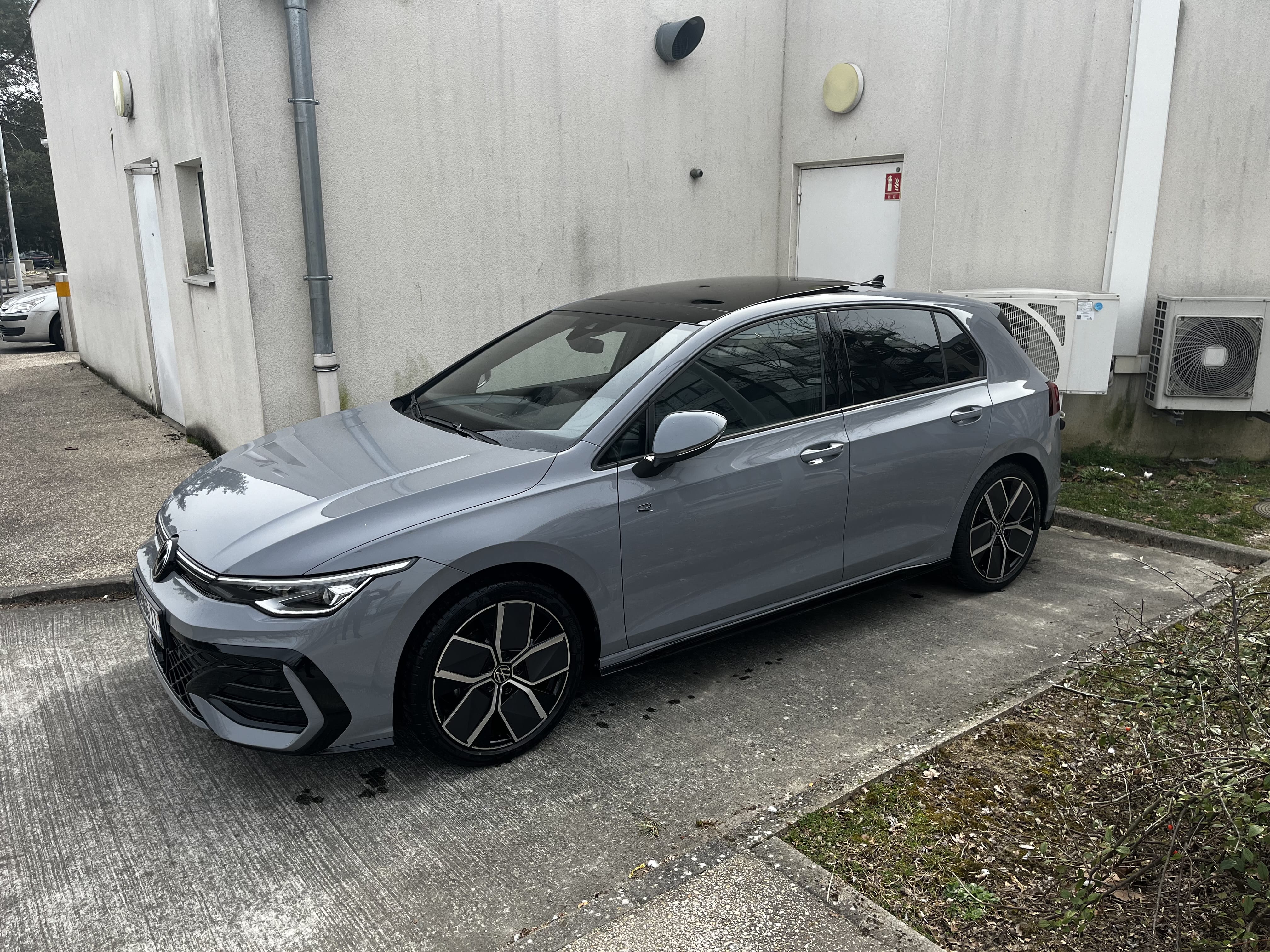 Volkswagen Golf R-Line, 2025, Essence 98 / Électrique (hybride), automatique