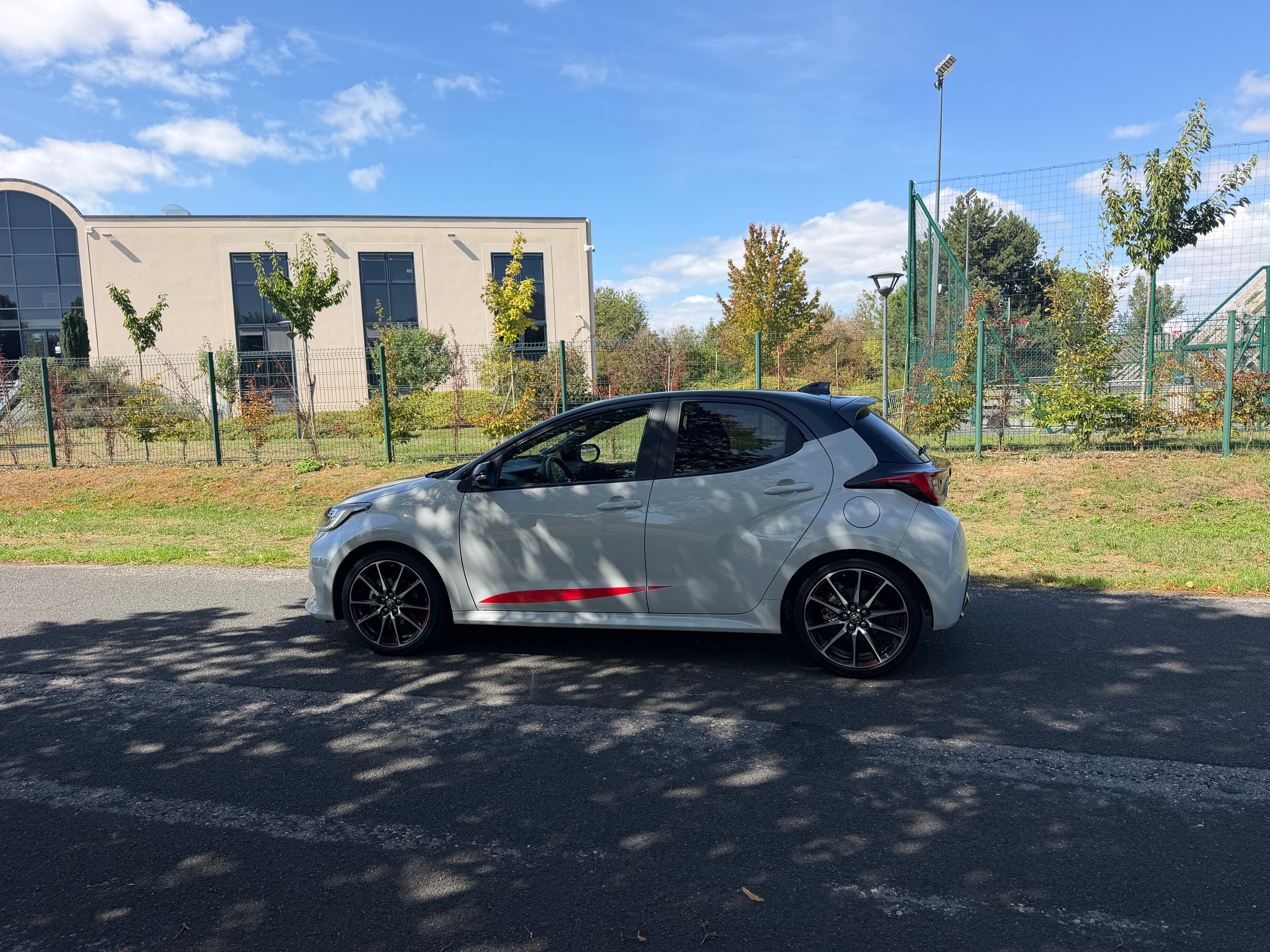 Toyota Yaris Hybride 1.5 Hybrid 116 ch – GR SPORT – Automatique avec Climatisation