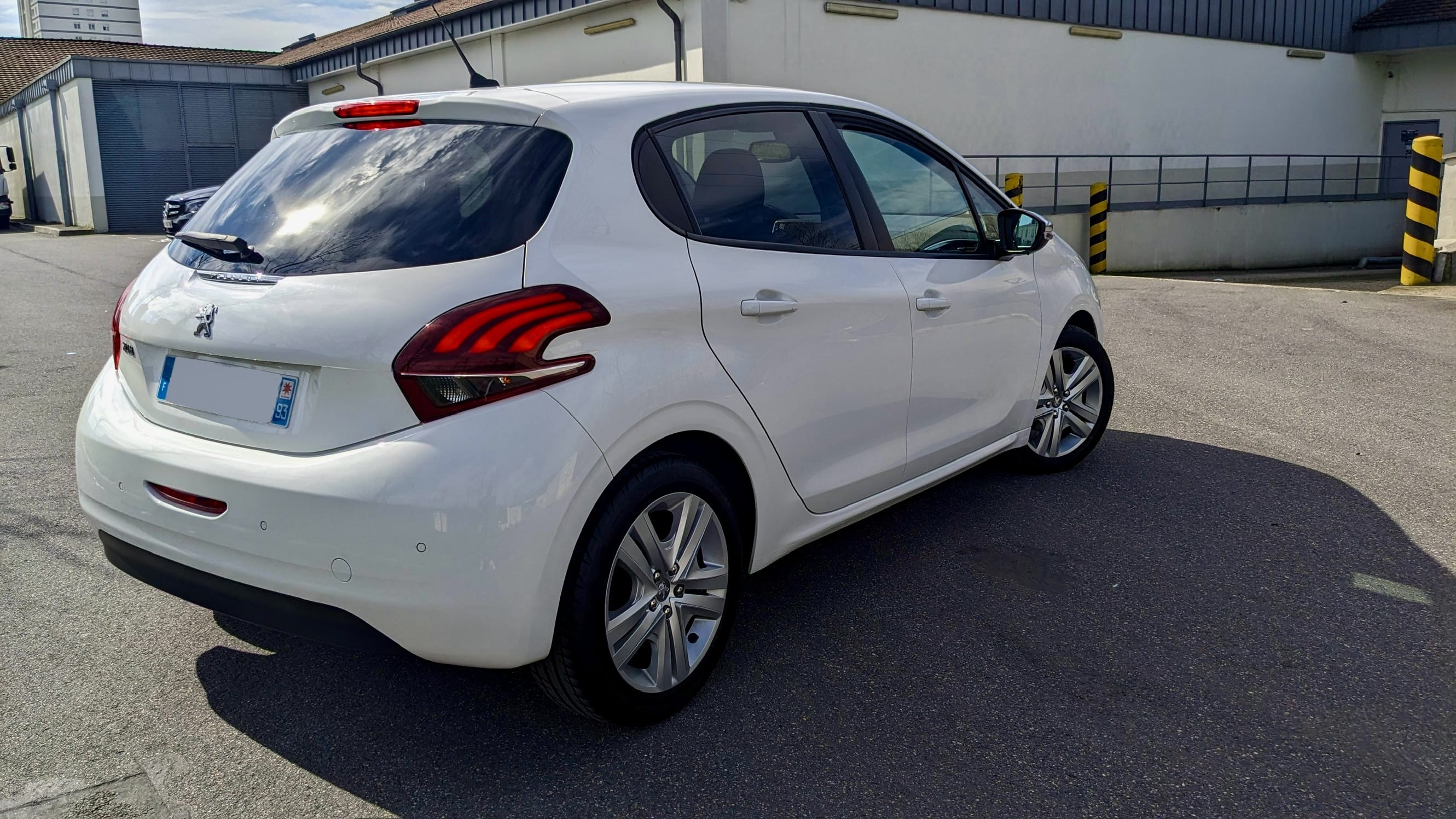 Peugeot 208 avec GPS