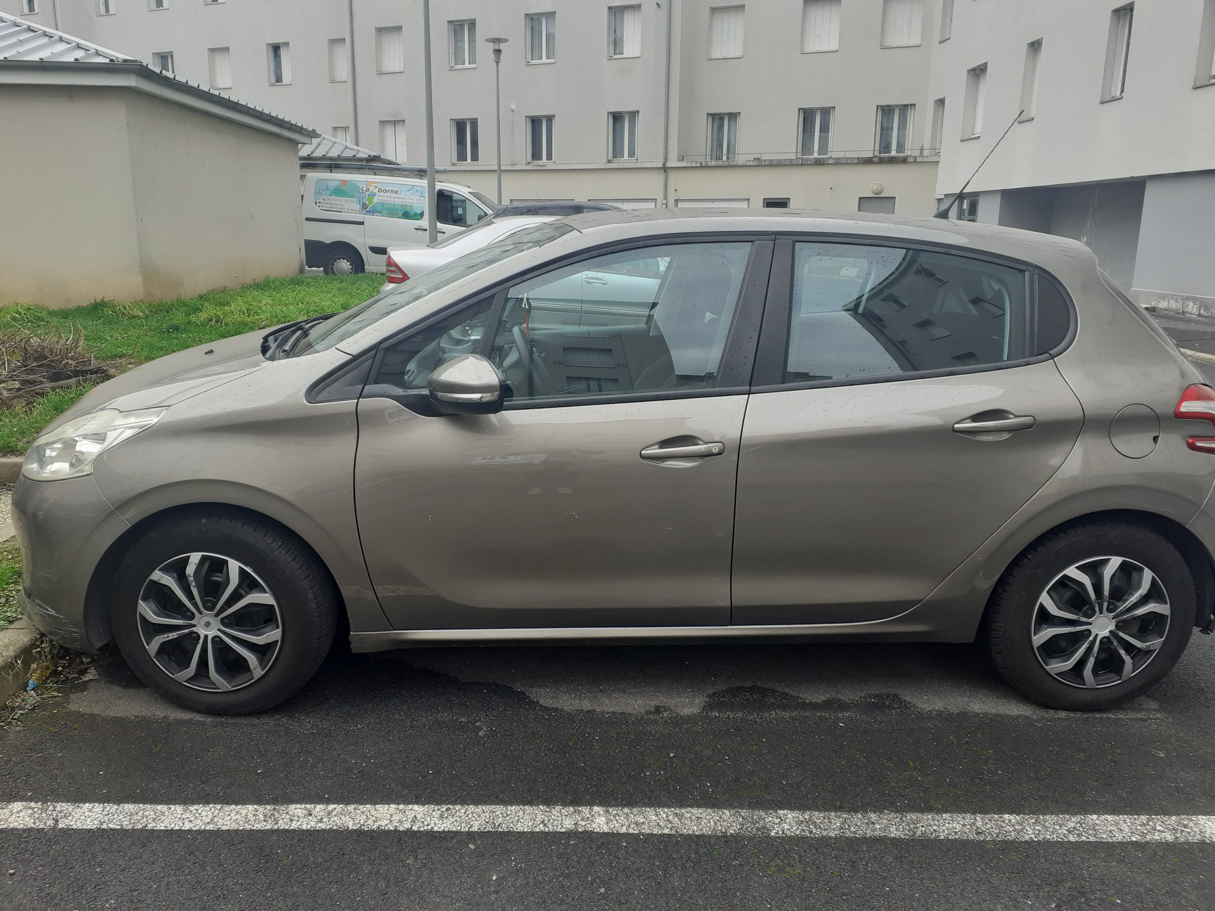 Peugeot 208, 2013, Diesel