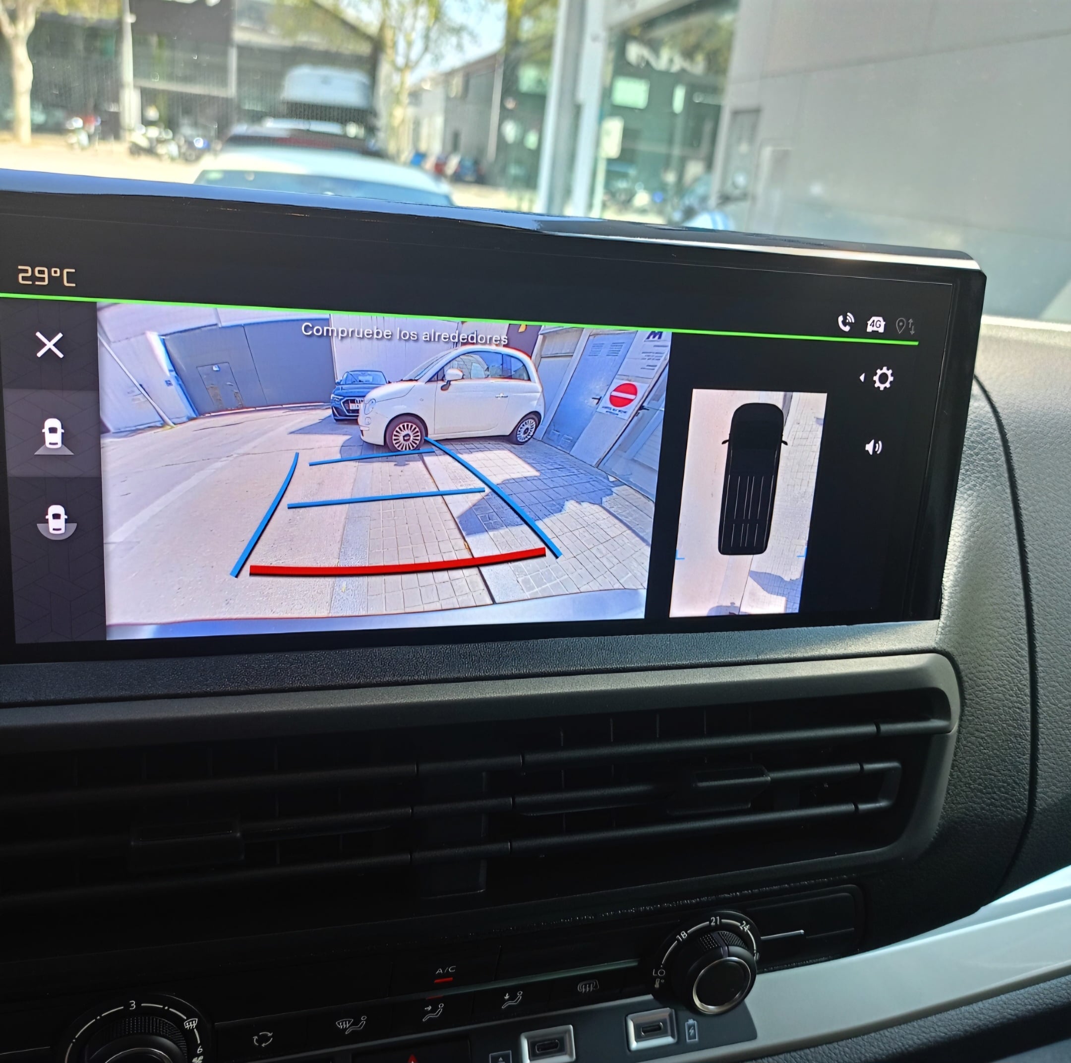 Opel Vivaro with Bluetooth audio