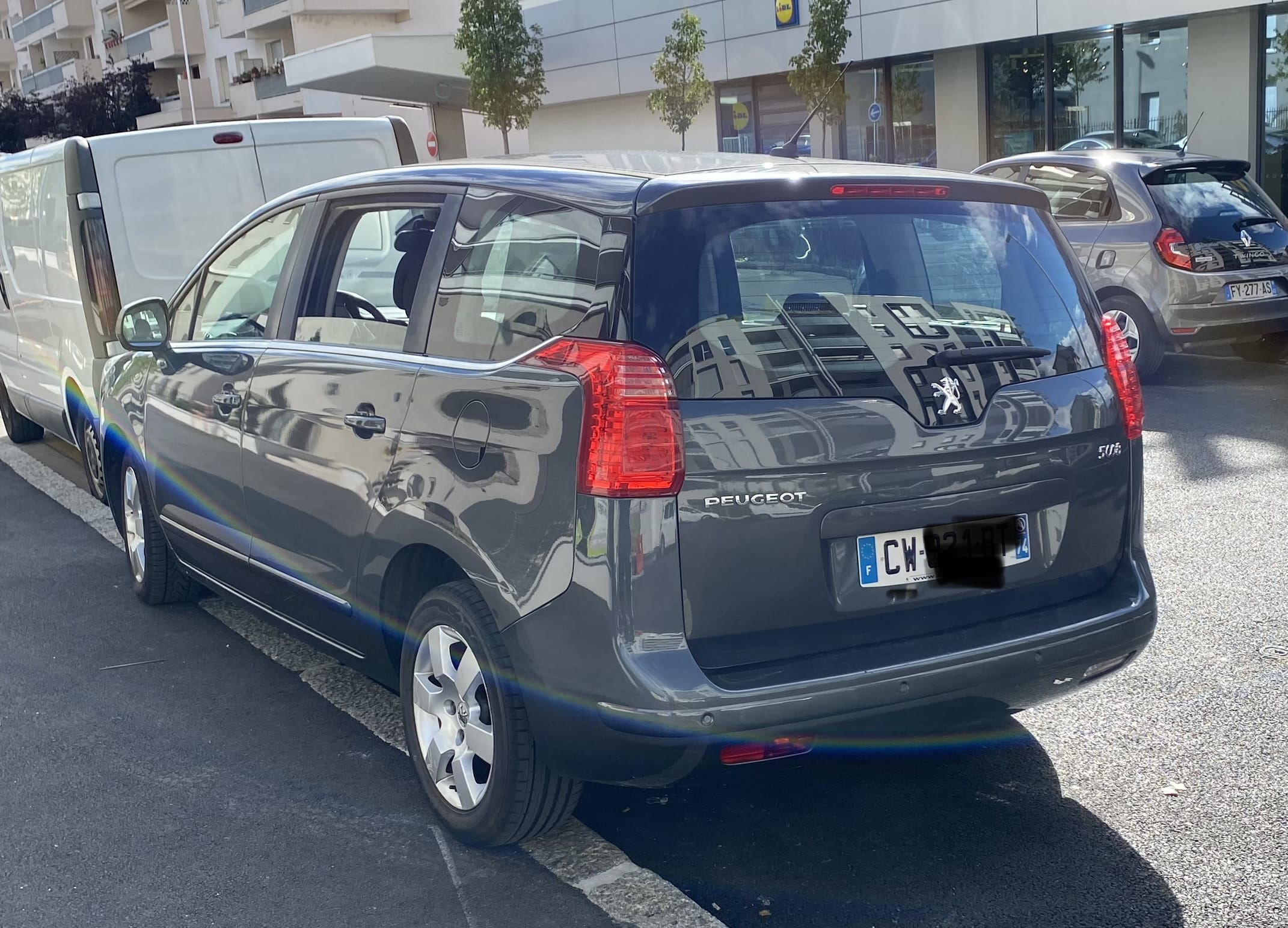 Peugeot 5008 avec GPS