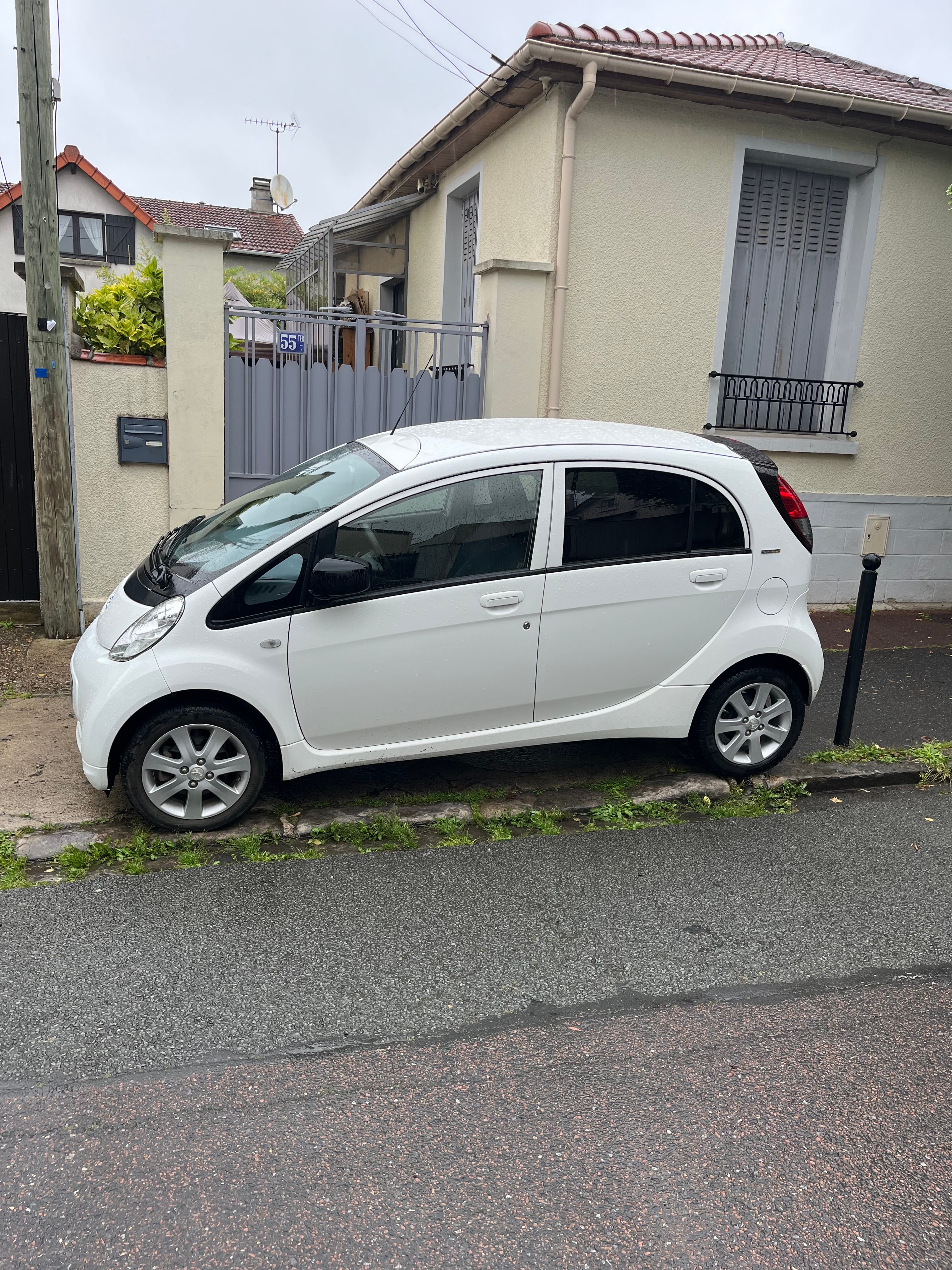 Peugeot iOn Modèle Active