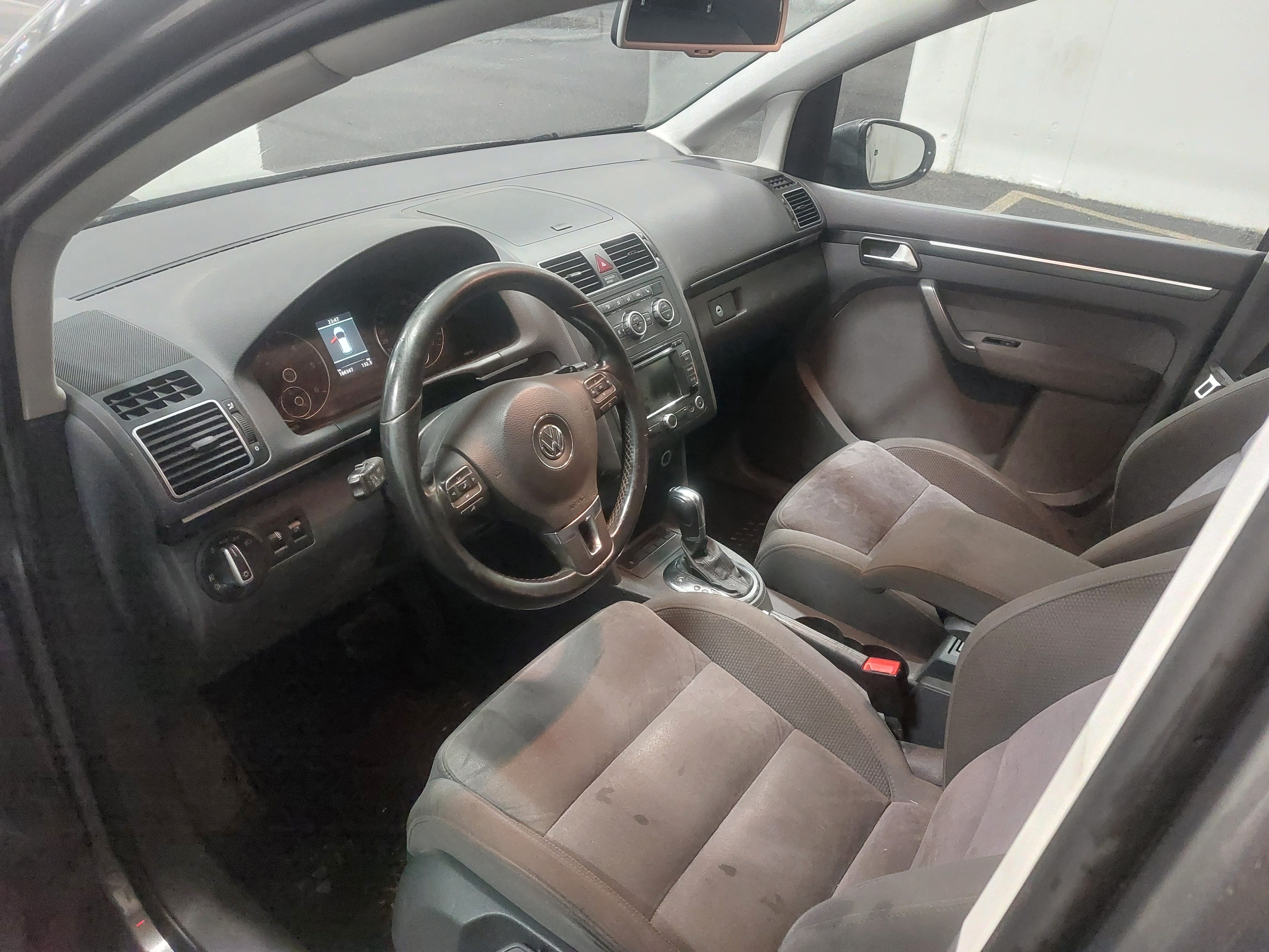 Volkswagen Touran Varebil with Bluetooth audio