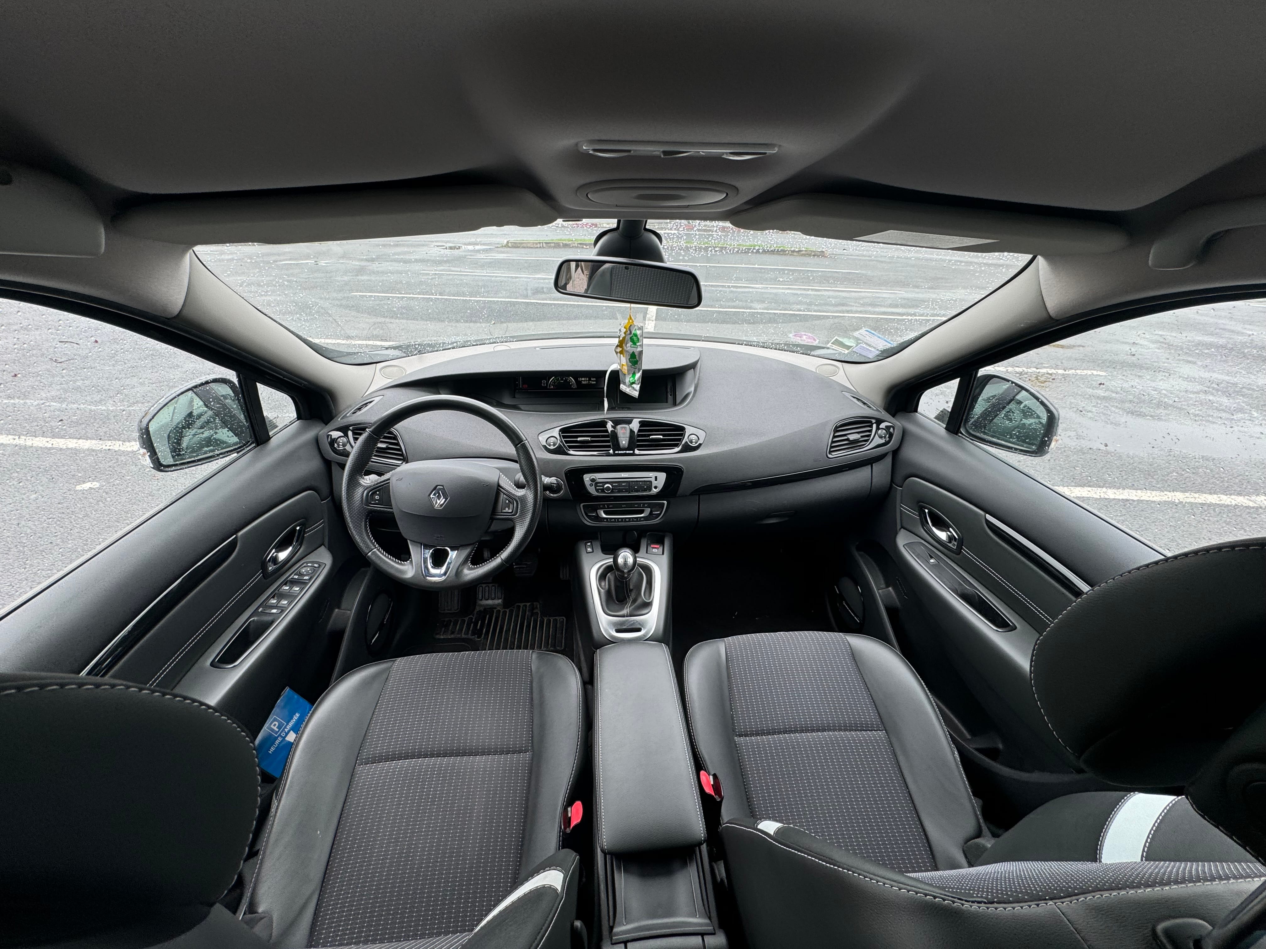 Renault Scenic Grand 7 places avec Siège bébé