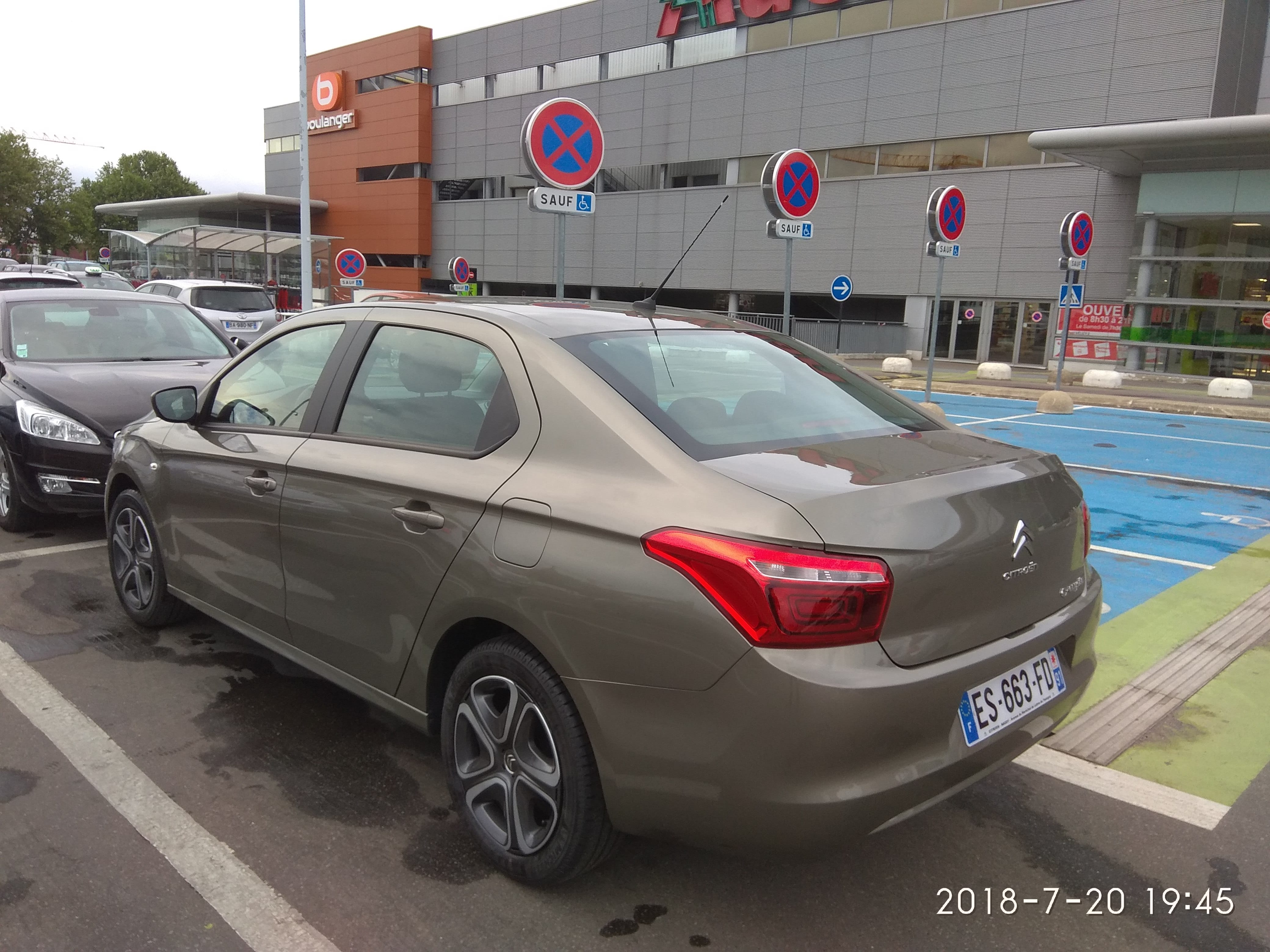 Citroen C-Elysée avec Entrée audio / iPod