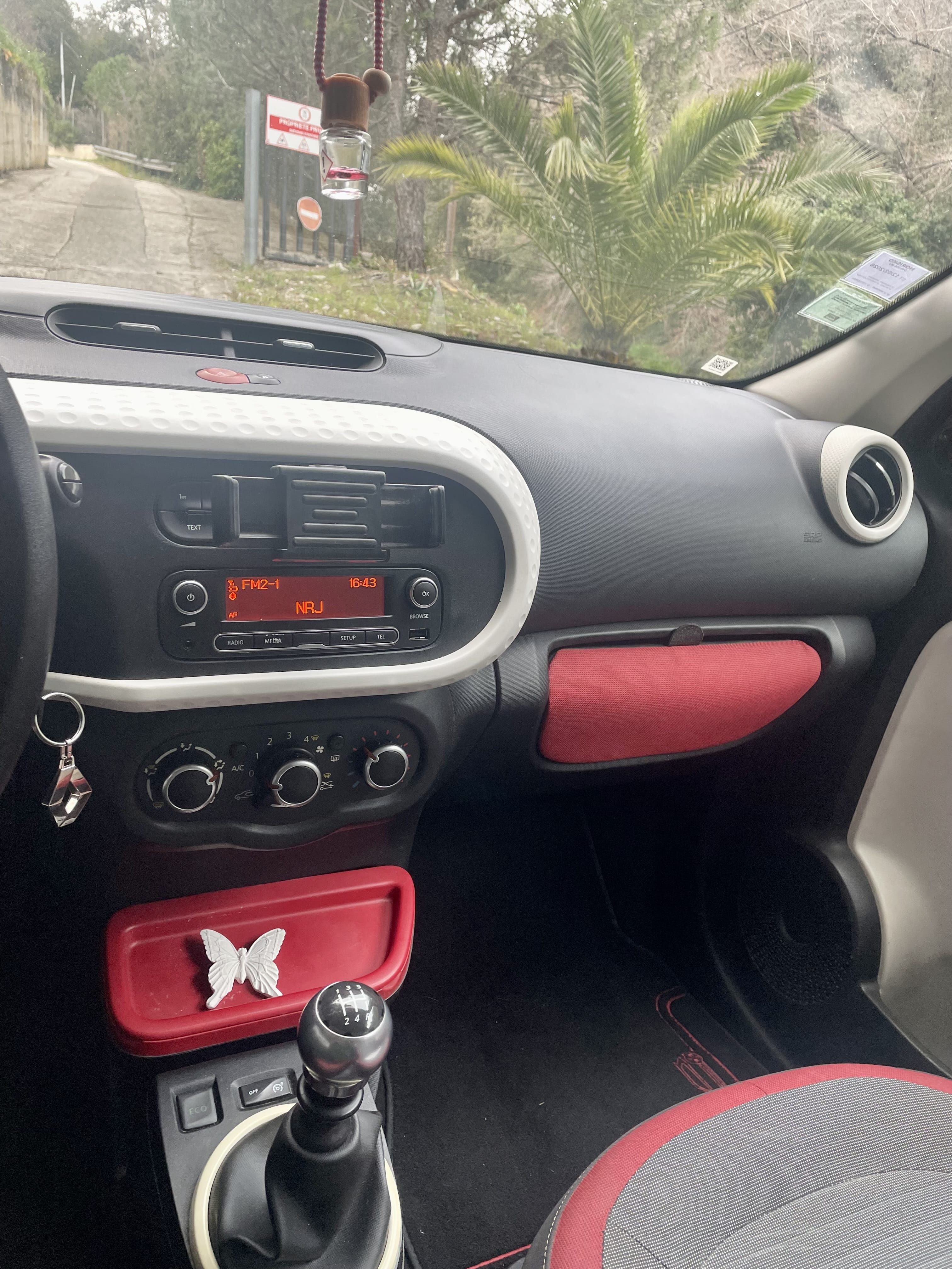 Renault Twingo III med Bluetooth audio