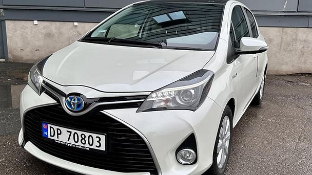 Toyota Yaris Hybrid 1,5 Bensin/Hybrid, Automat (Inkluder Beborkort parkering), 2015, Blyfri 95 / Elektrisk (hybrid), automatisk