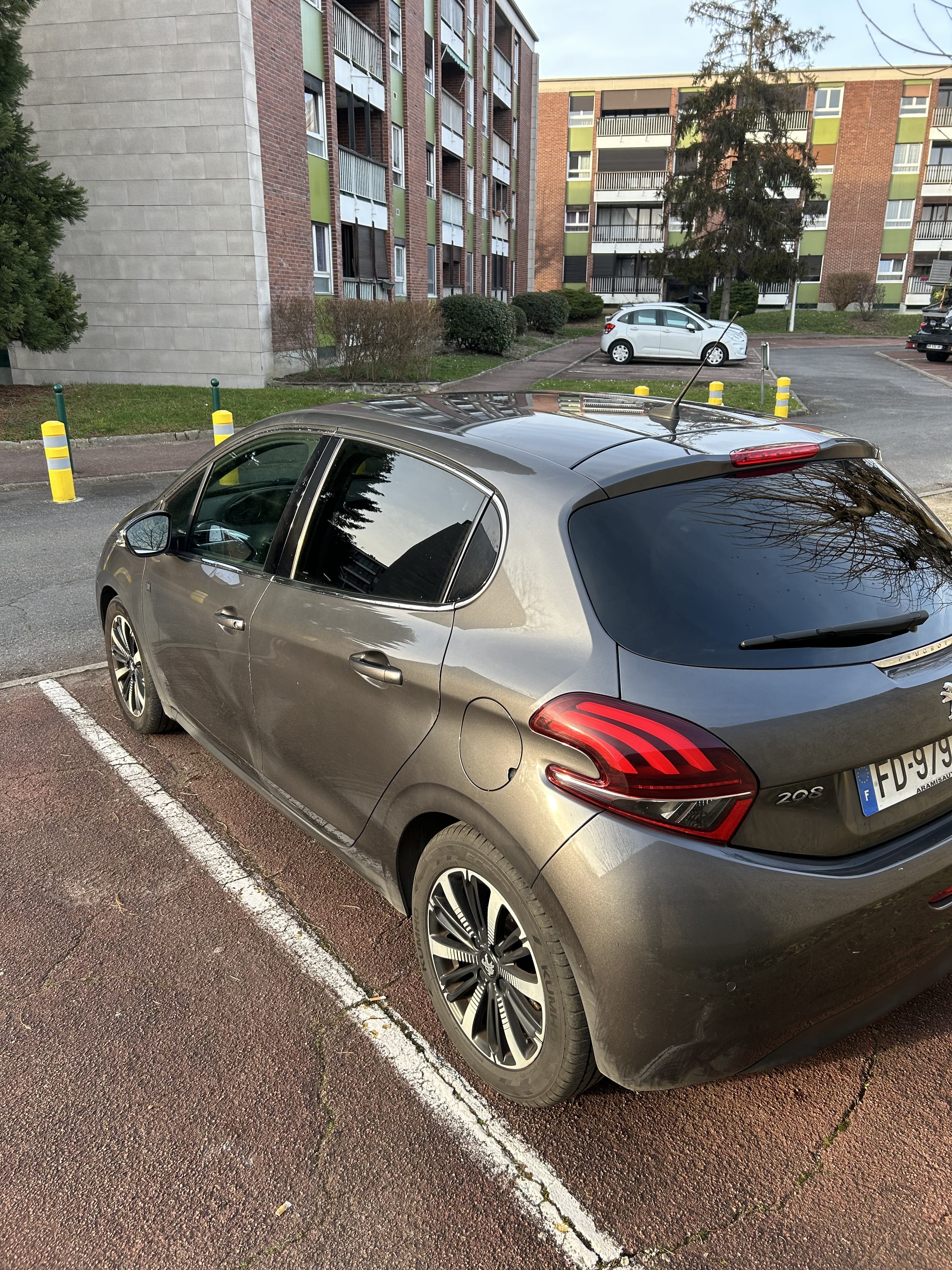 Peugeot 208 avec GPS