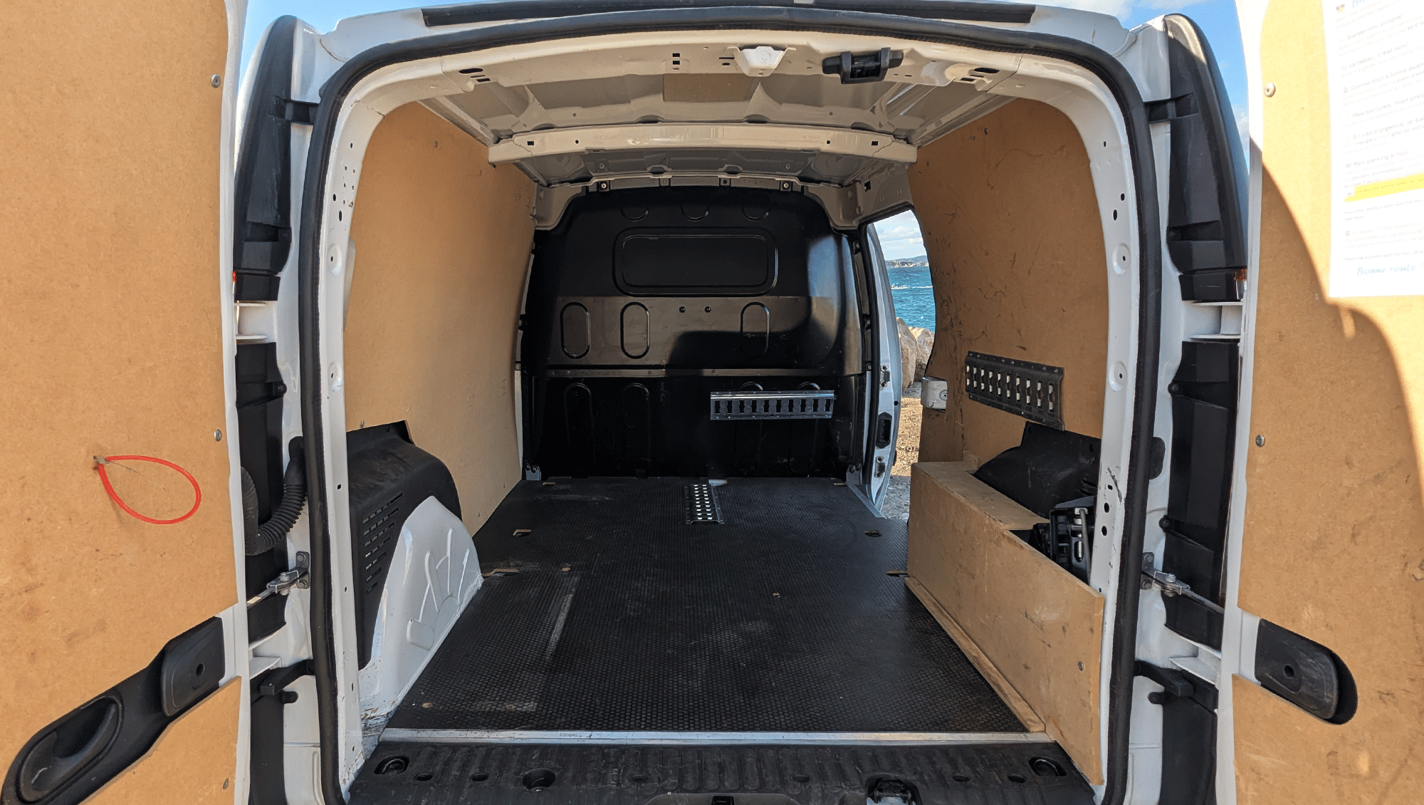 Renault Kangoo Express Kangoo MAXI (Grand Volume) – Accès 24/7 & Parking Gratuit
