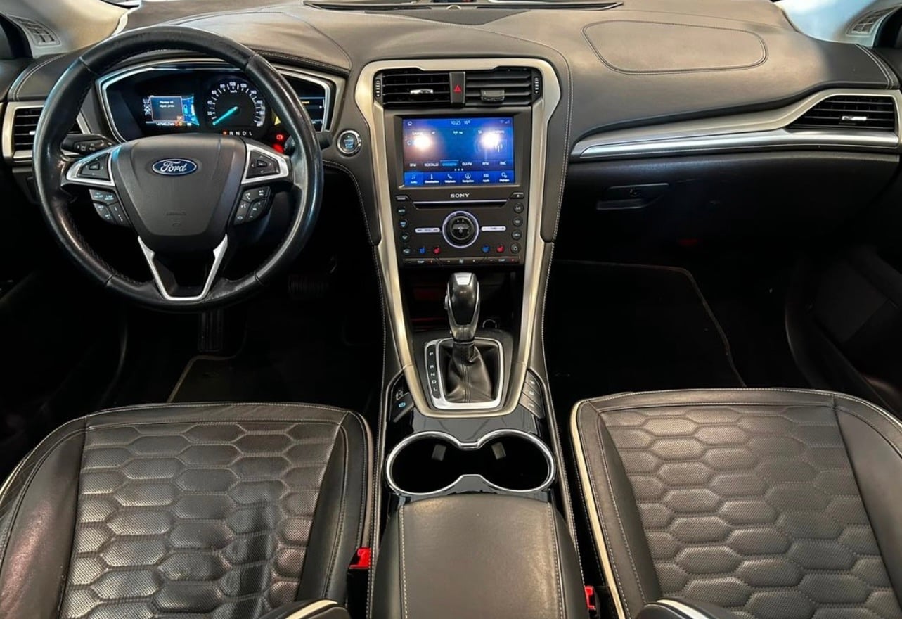 Ford Mondeo avec GPS