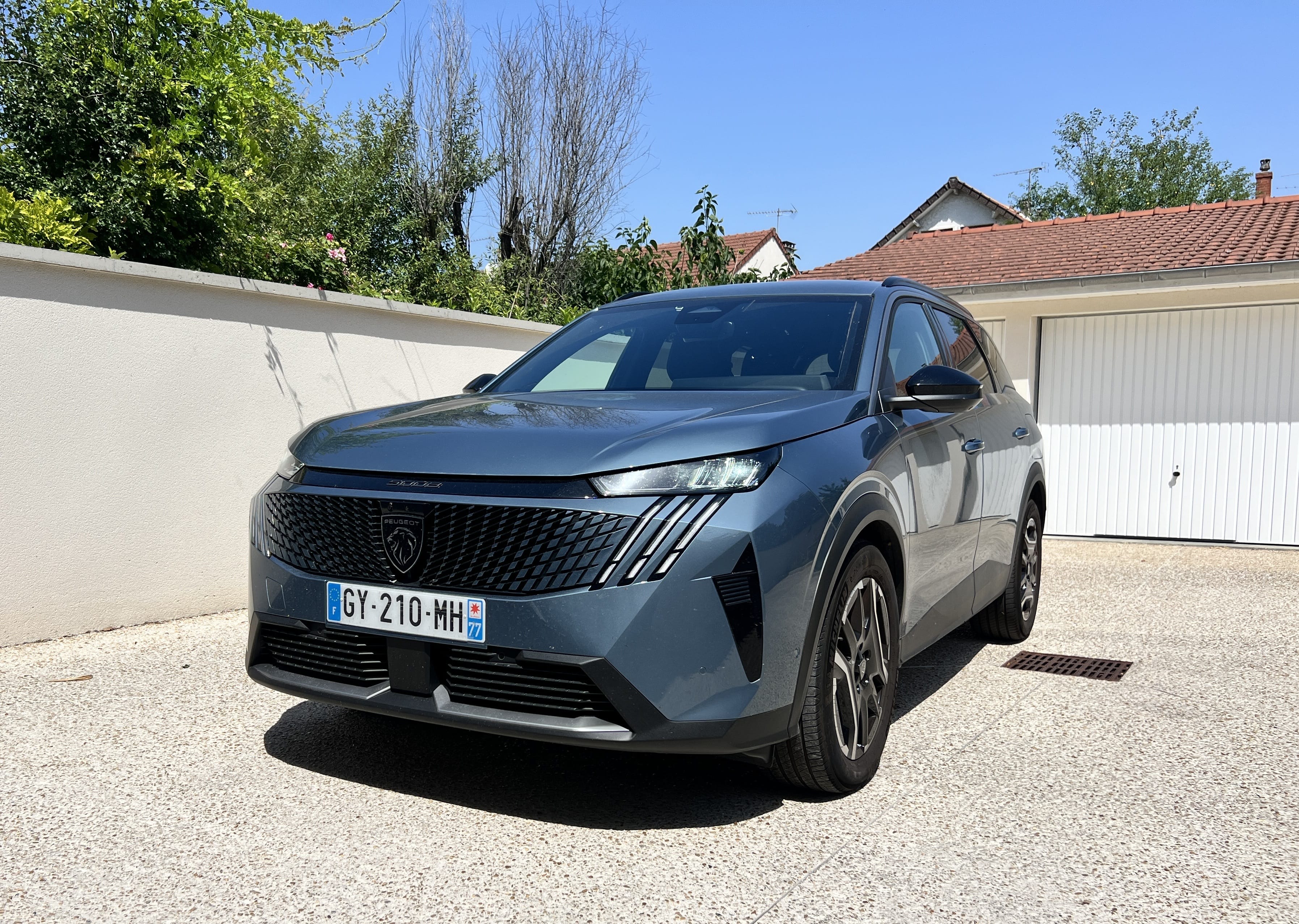 Peugeot e-5008 Allure • 7 places, 2024, Électrique, automatique, 7 places