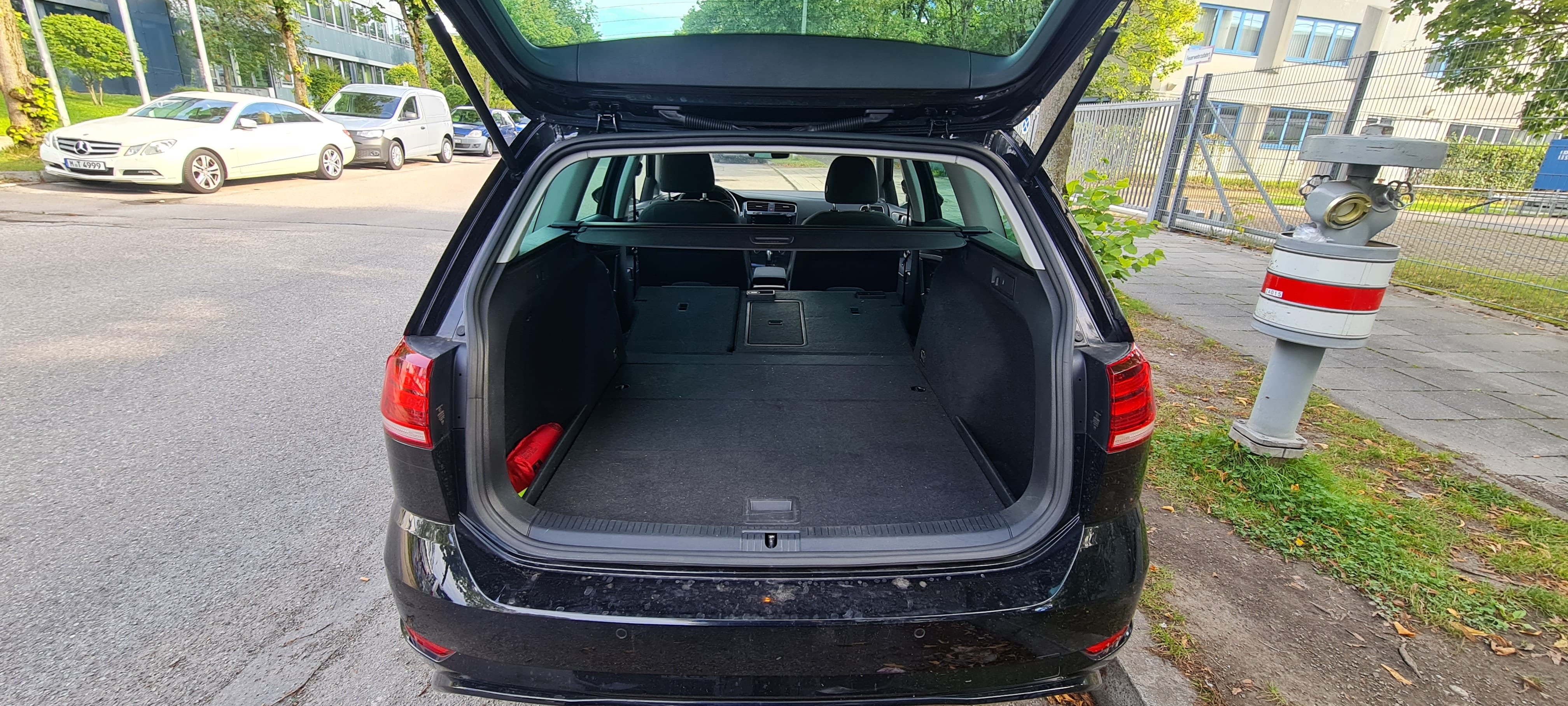 Volkswagen Golf 2.0 TDI DSG R-Line with Bluetooth audio