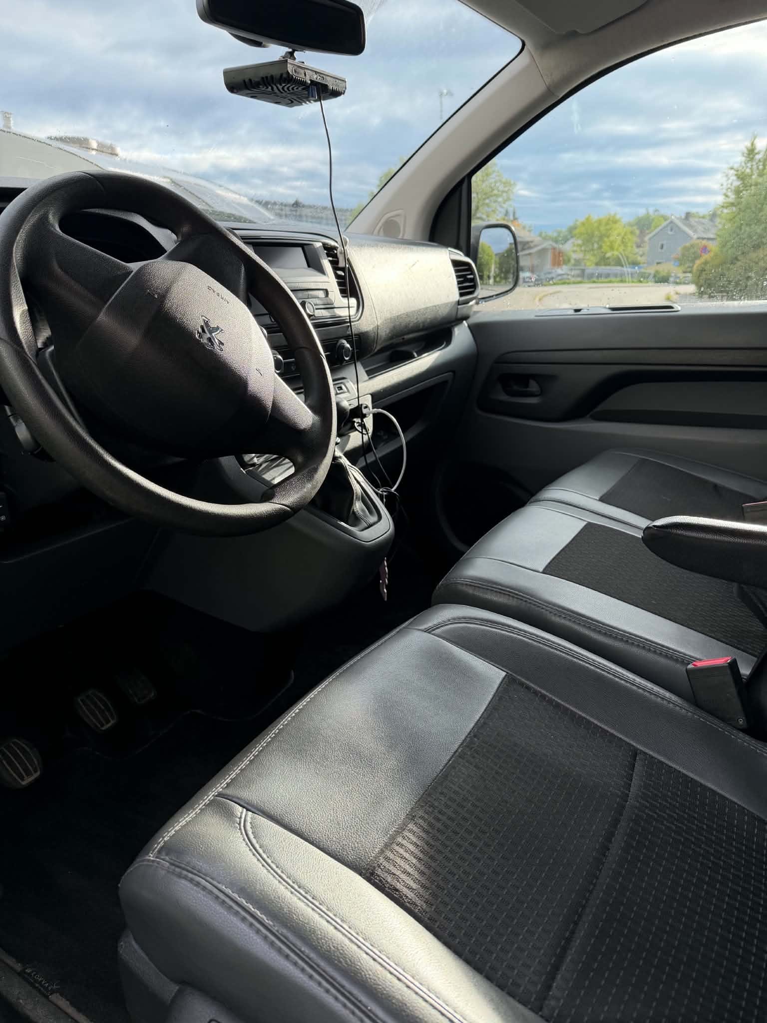 Peugeot Expert with Cruise control