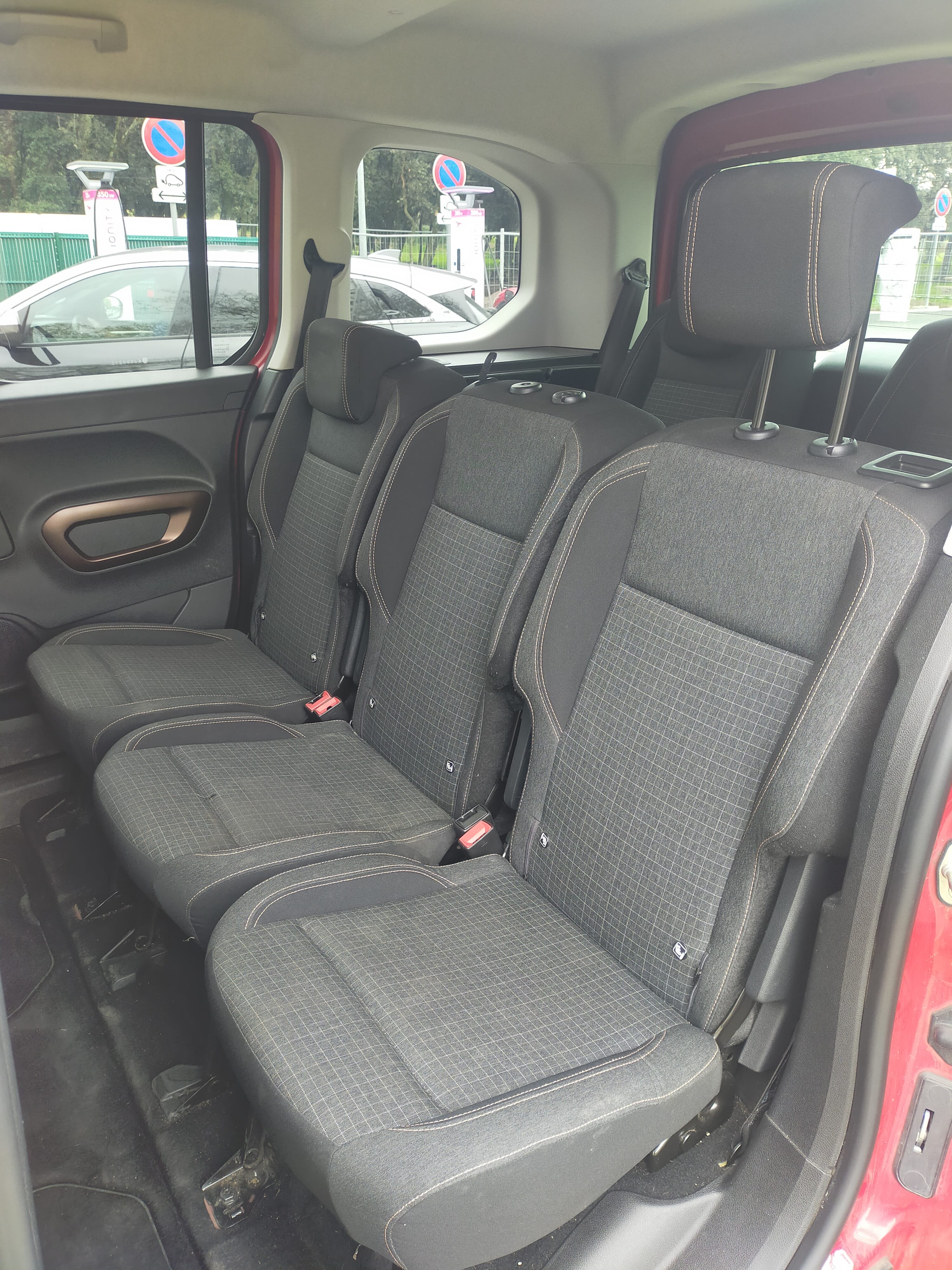 Peugeot Rifter 5+2 places avec GPS