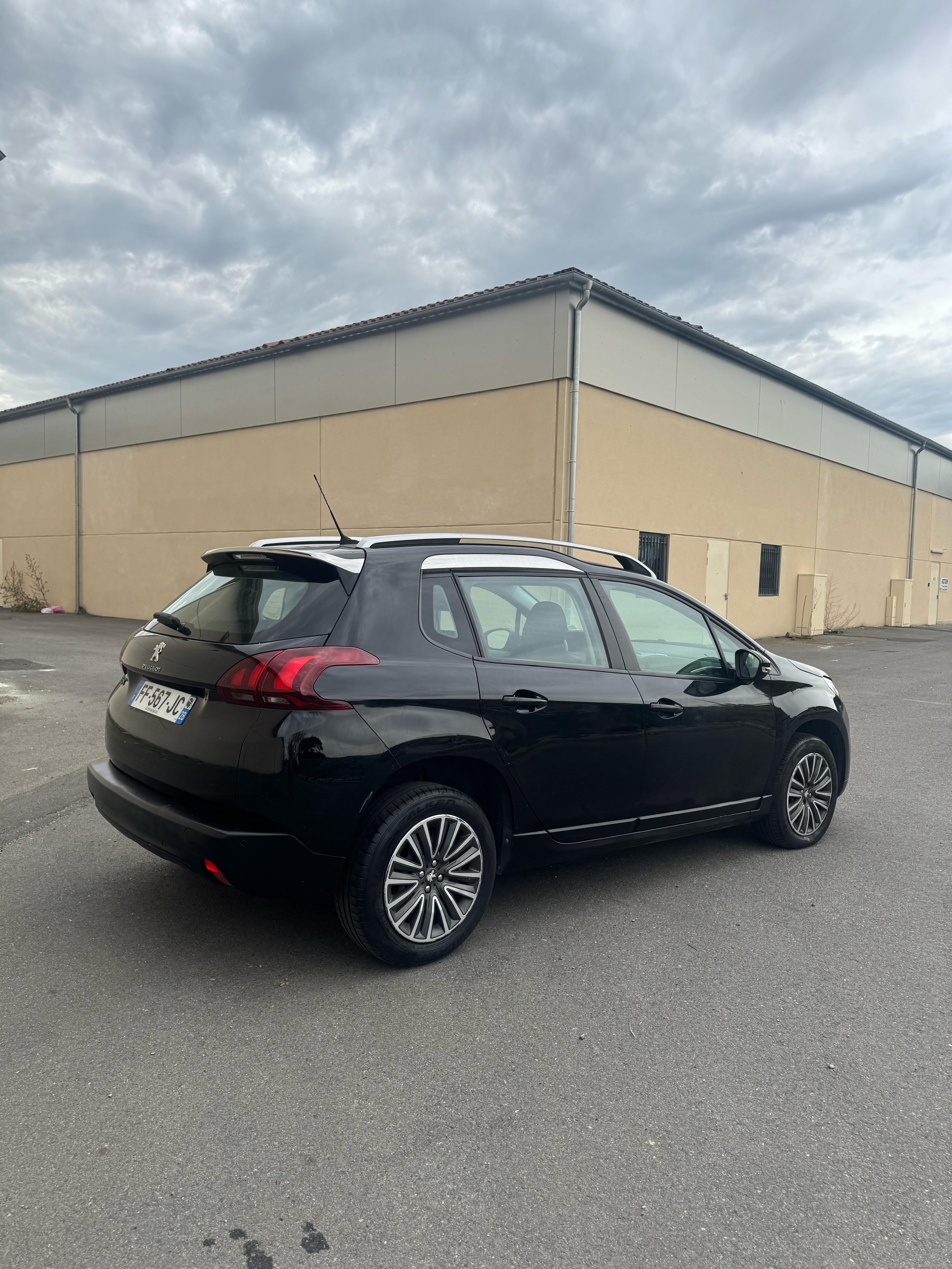 Peugeot 2008 avec GPS
