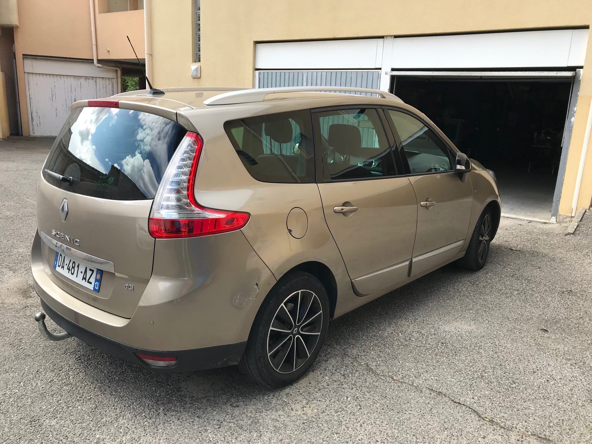 Renault Grand Scenic Modele 130 Cv Bose (qualité audio exceptionnelle) avec Attelage