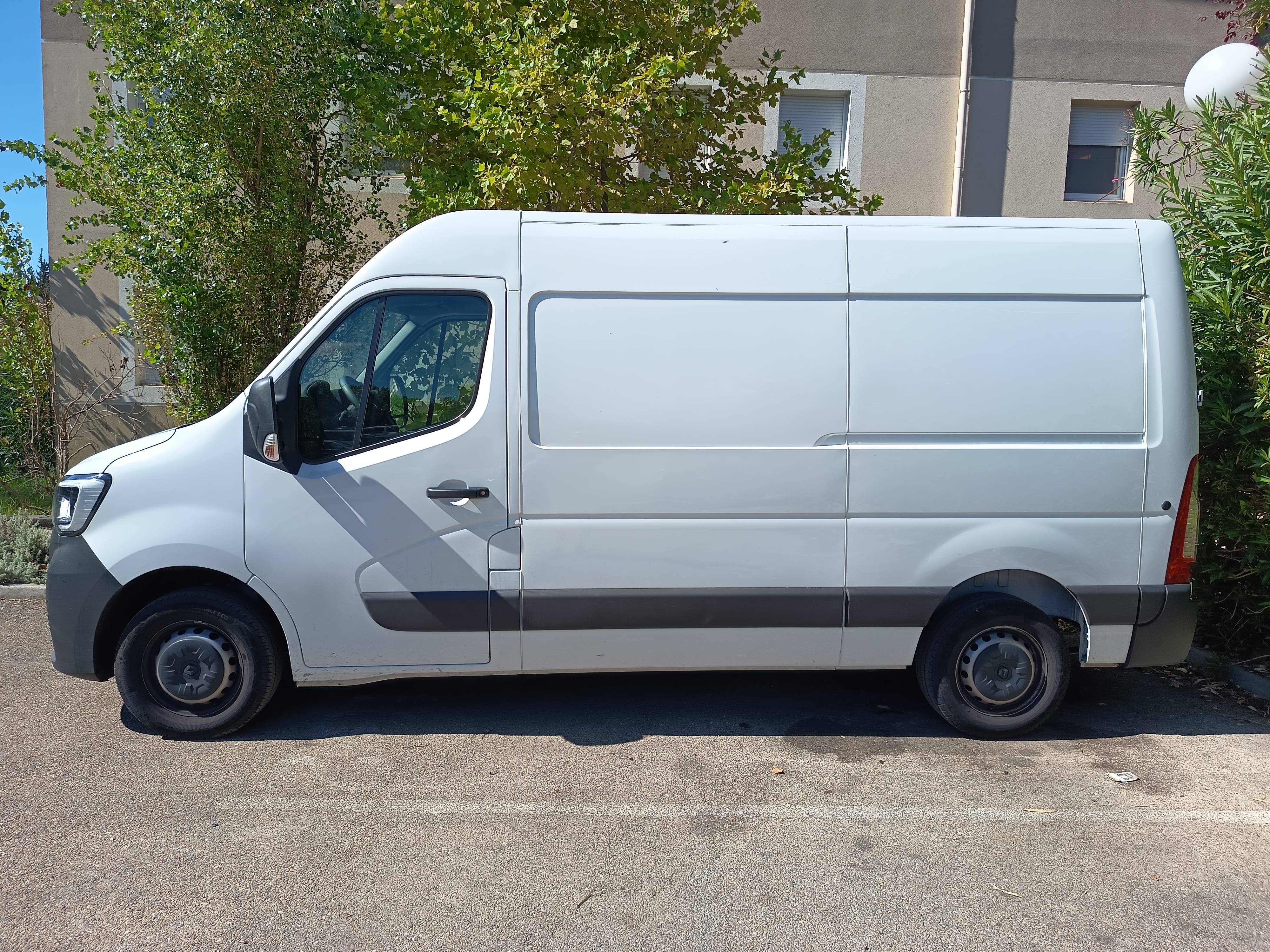 Renault Master with Air conditioning