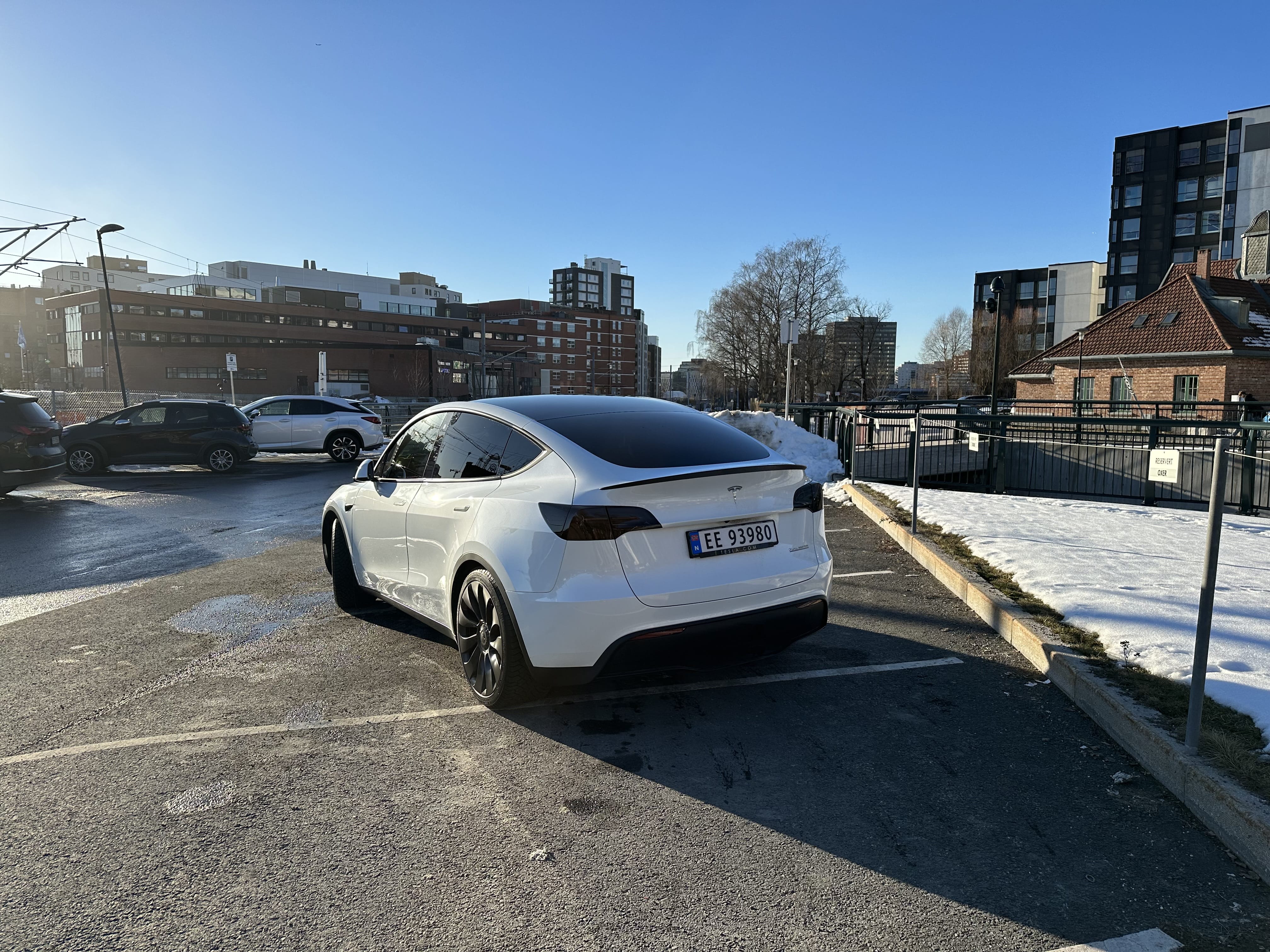 Tesla Model Y Performance med GPS