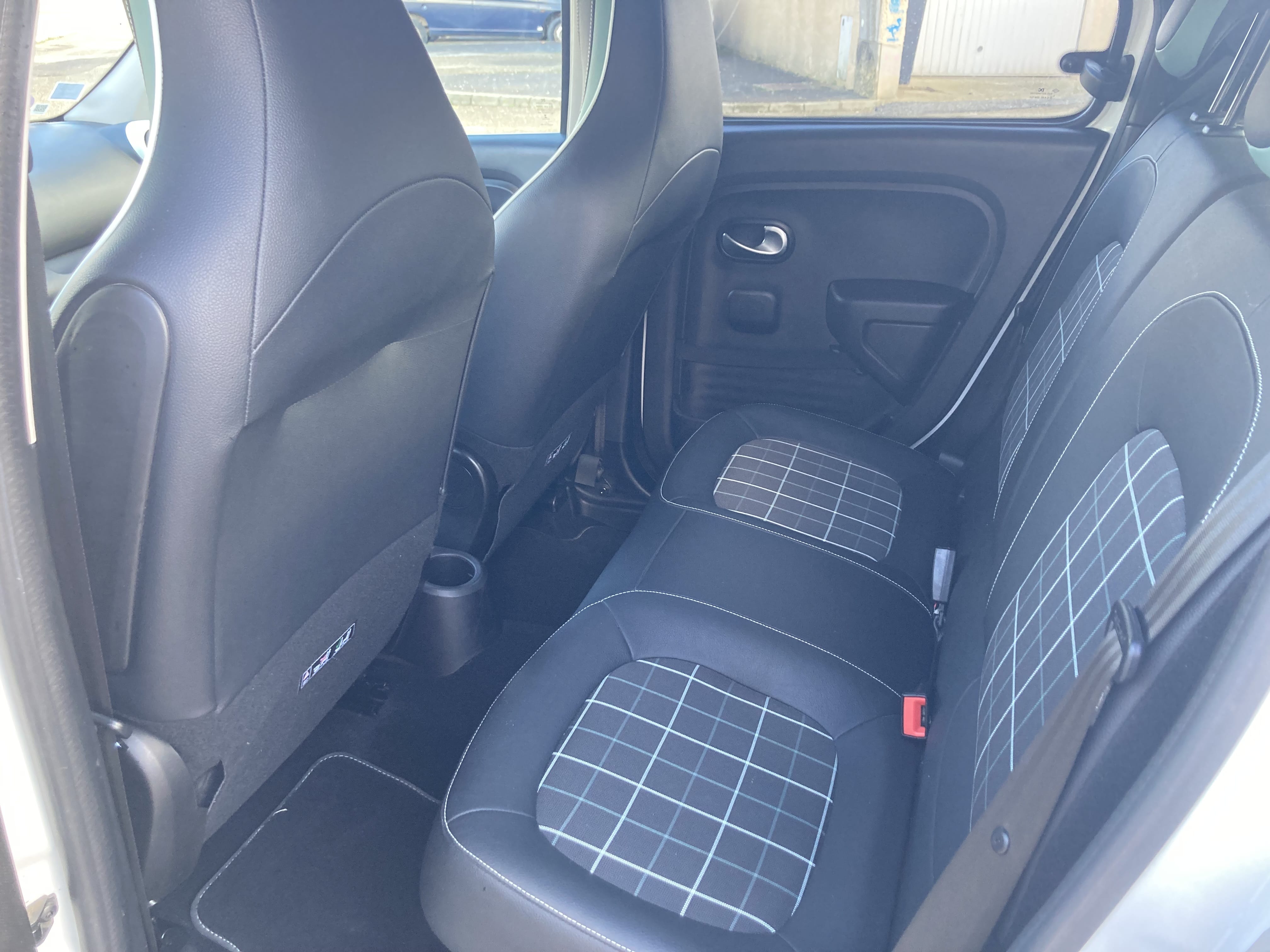 Renault Twingo III " La Parisienne" with Bluetooth audio