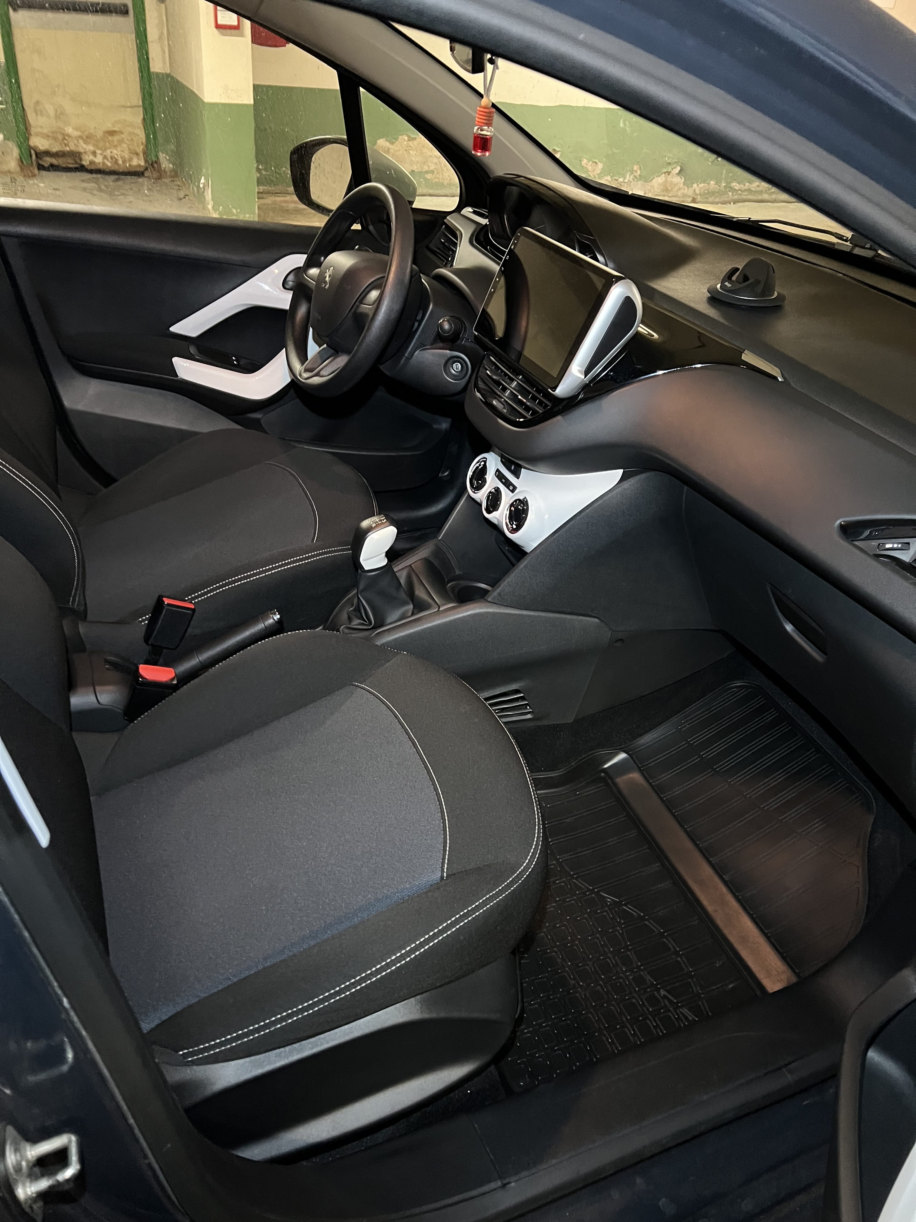 Peugeot 208 avec Apple CarPlay