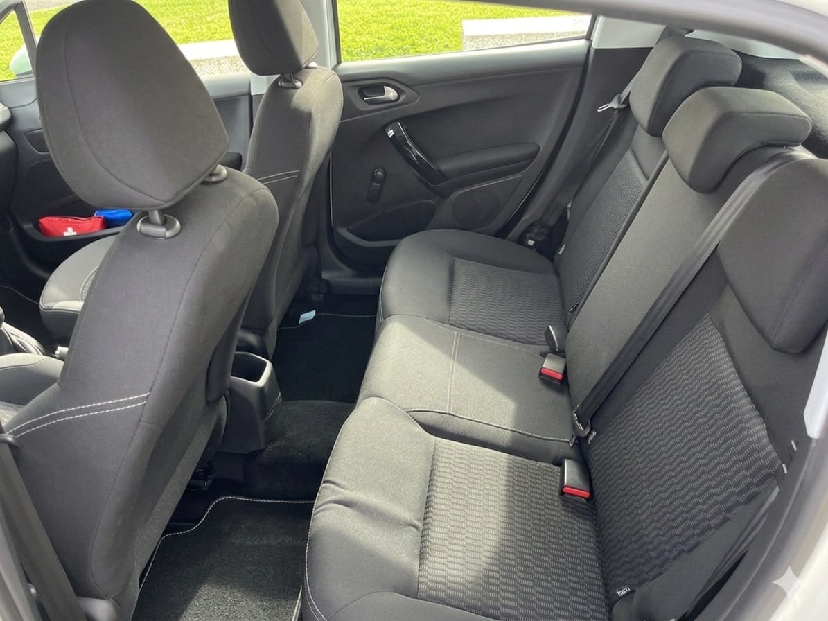 Peugeot 208 avec Apple CarPlay