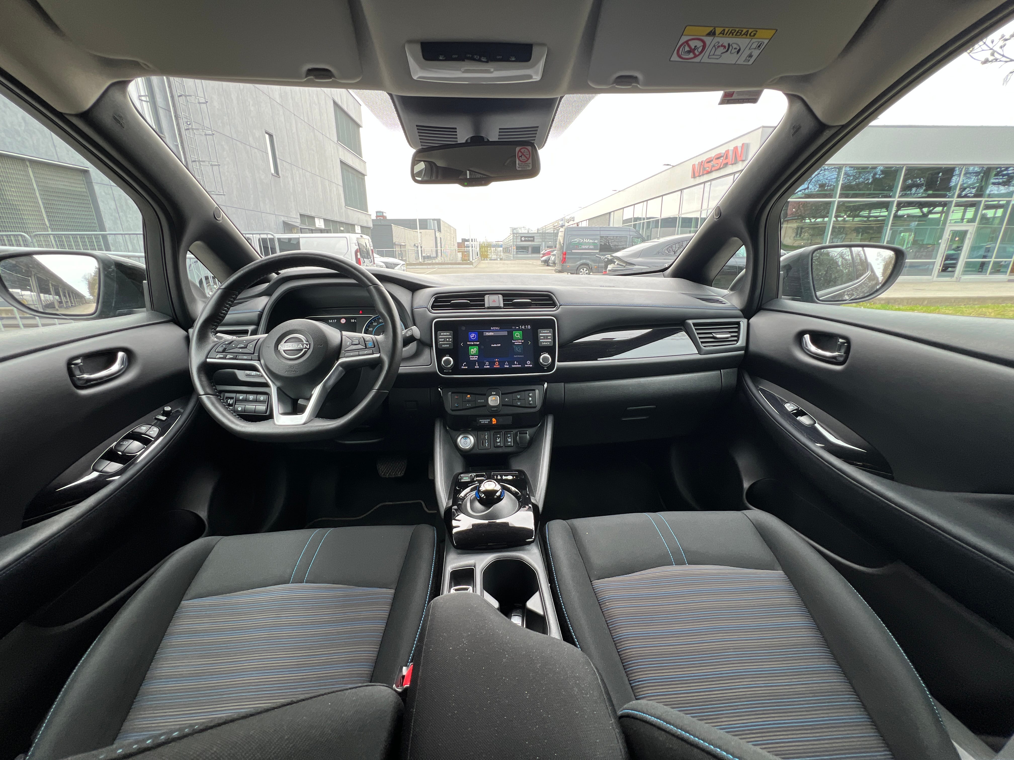 Nissan Leaf mit Navigationsgerät