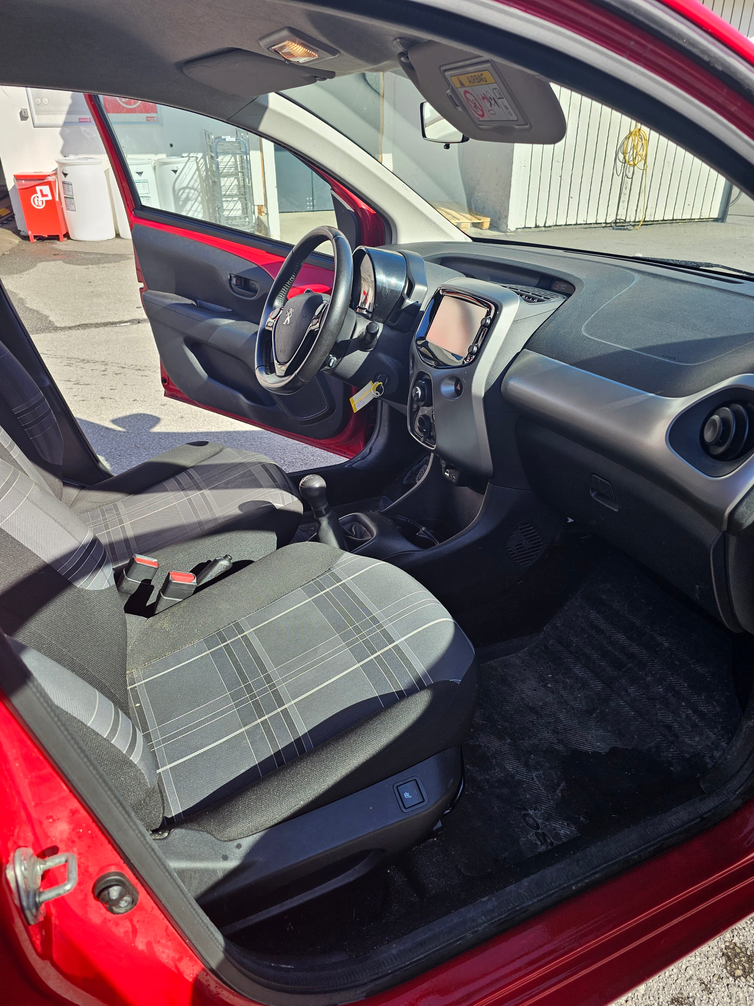 Peugeot 108 1.0 Bensin with Bluetooth audio