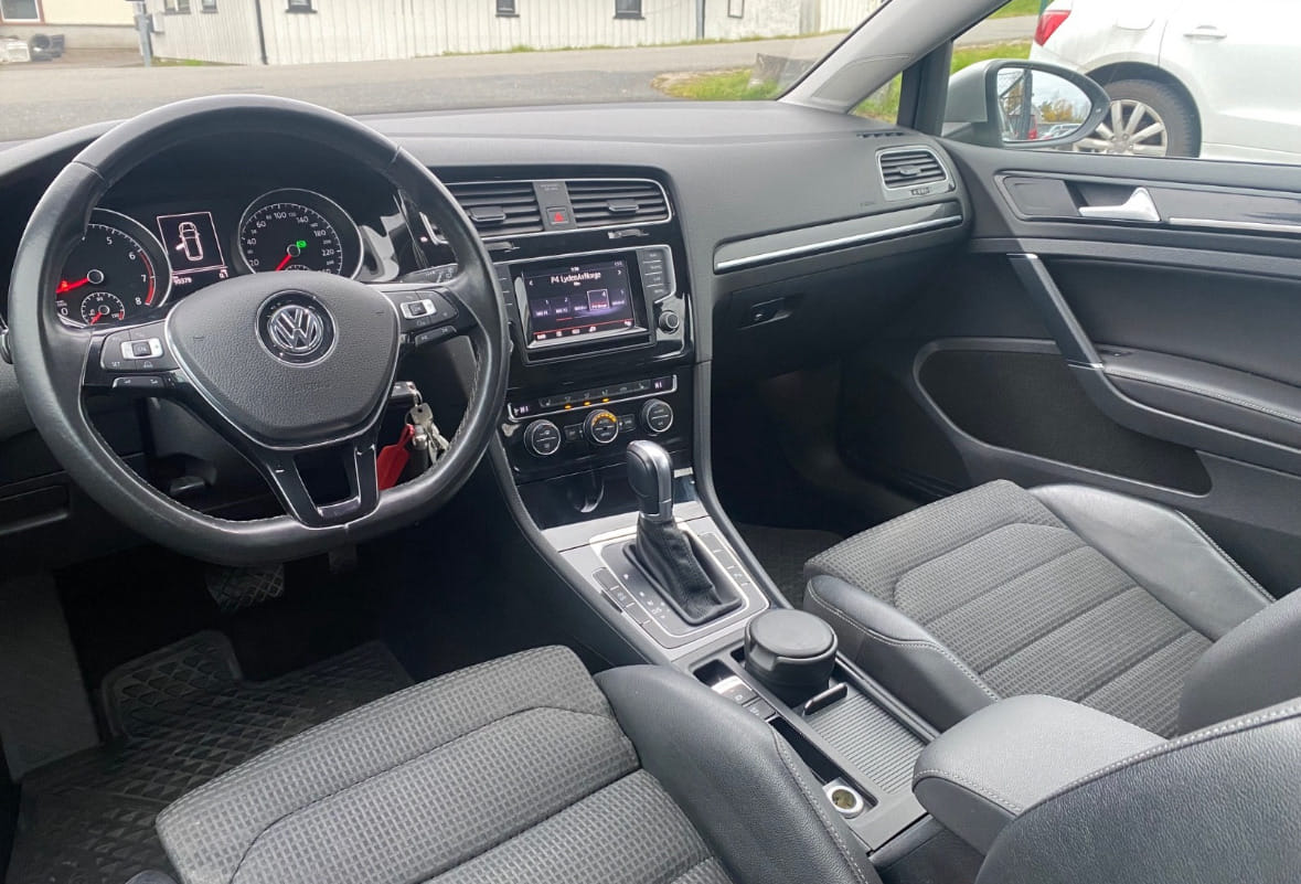 Volkswagen Golf with Cruise control