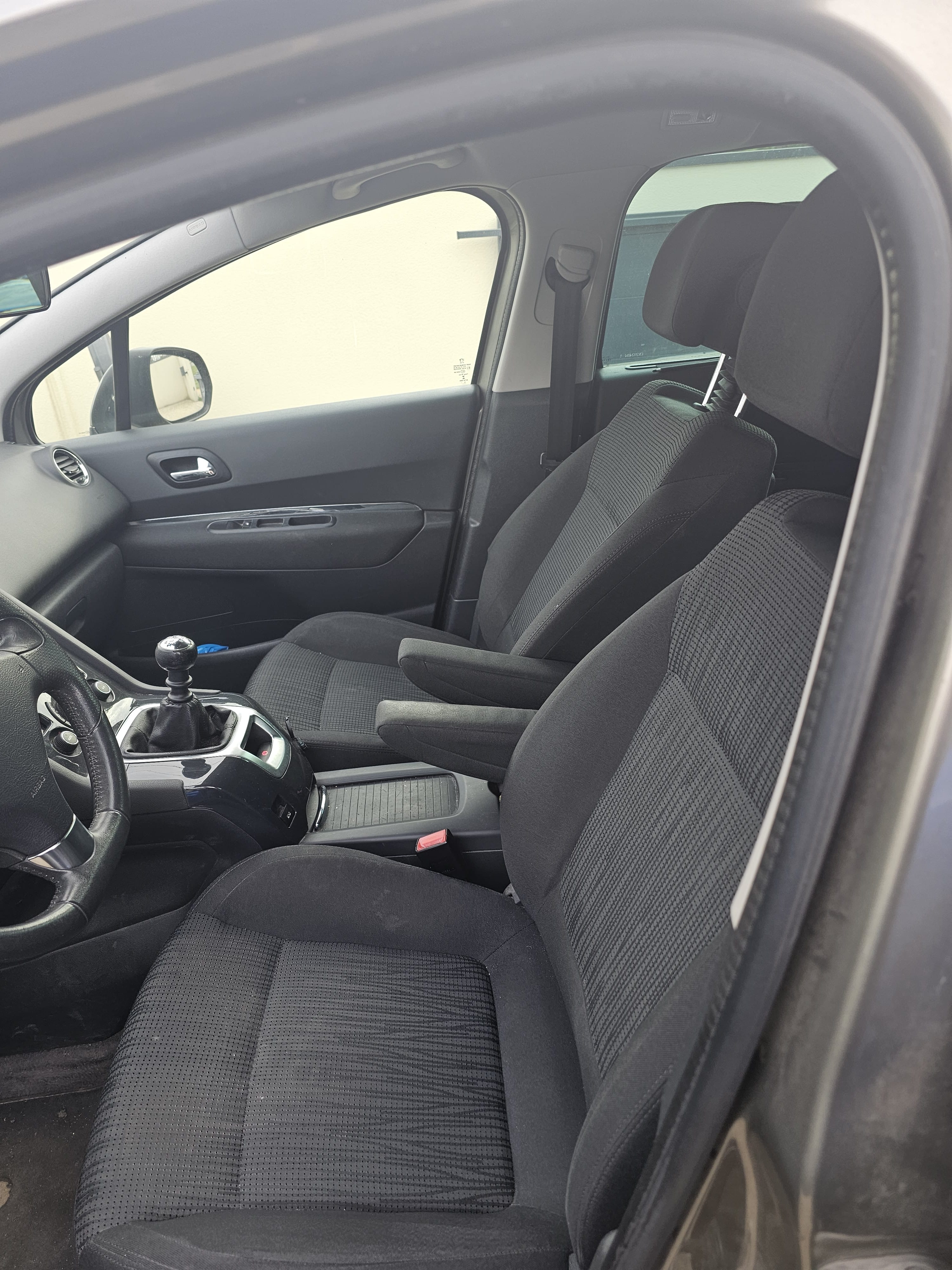 Peugeot 5008 avec Entrée audio / iPod