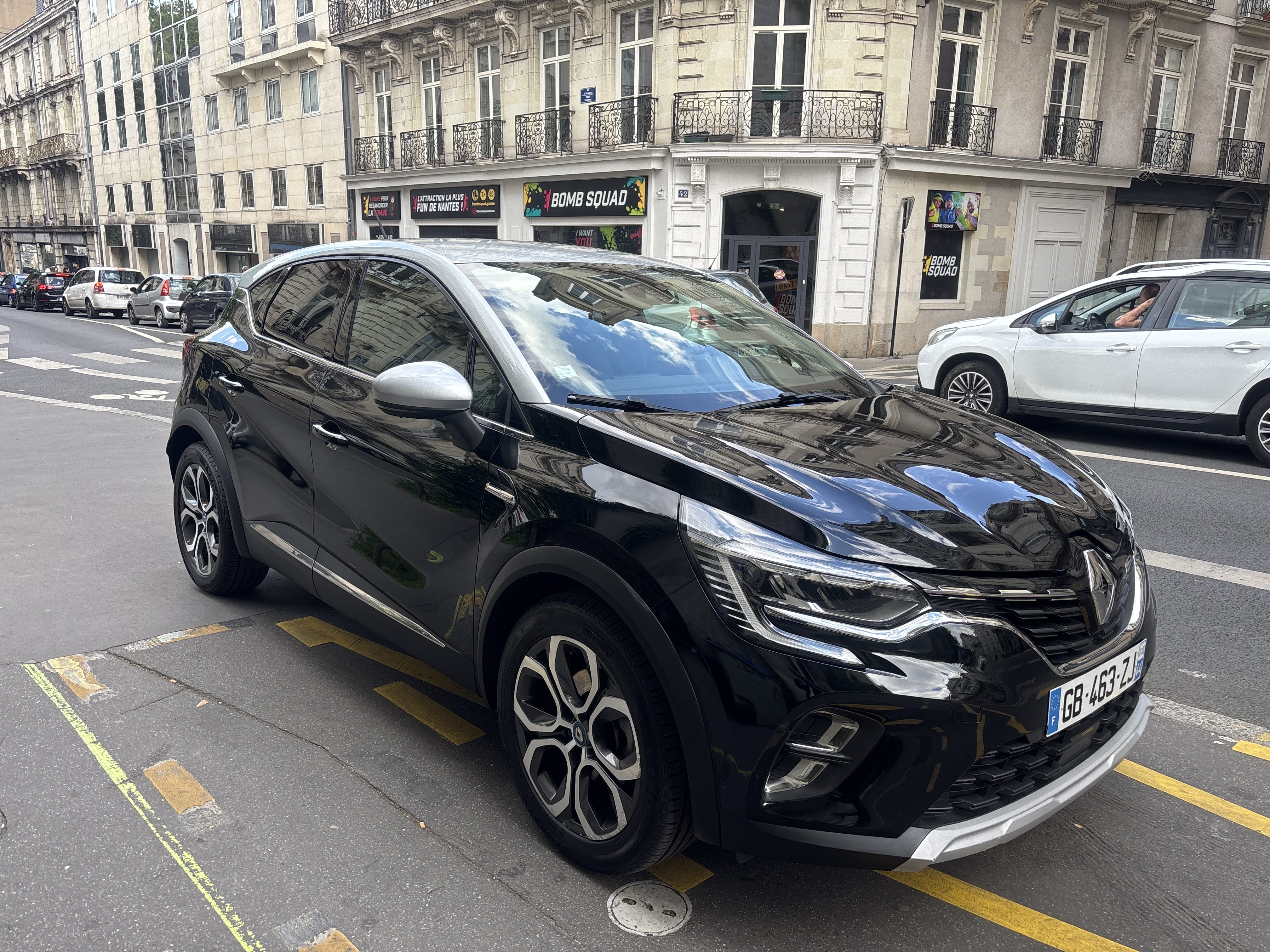 Renault Captur, 2021, Essence 98 / Électrique (hybride), automatique
