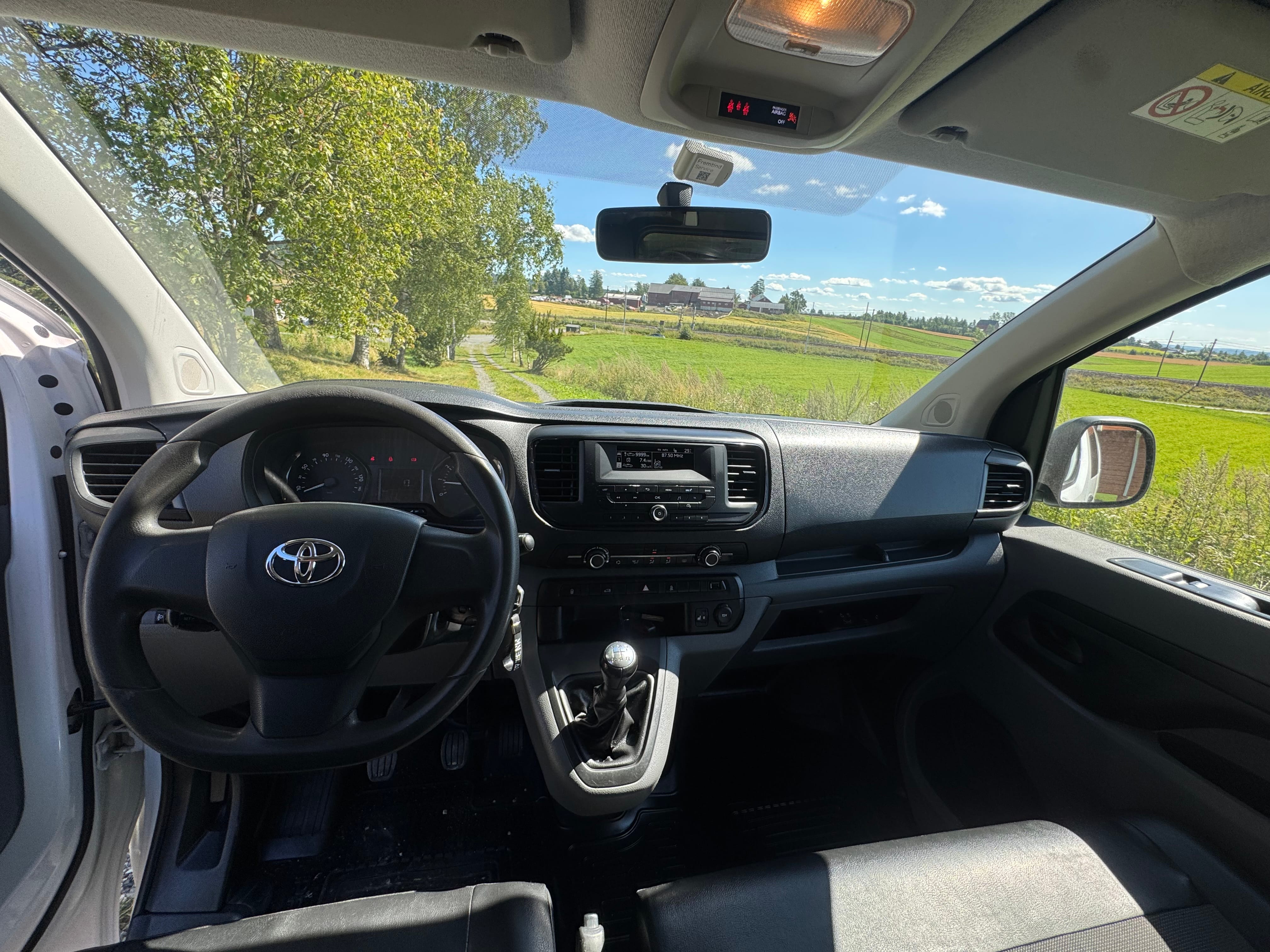 Toyota Proace Varebil med Bilradio