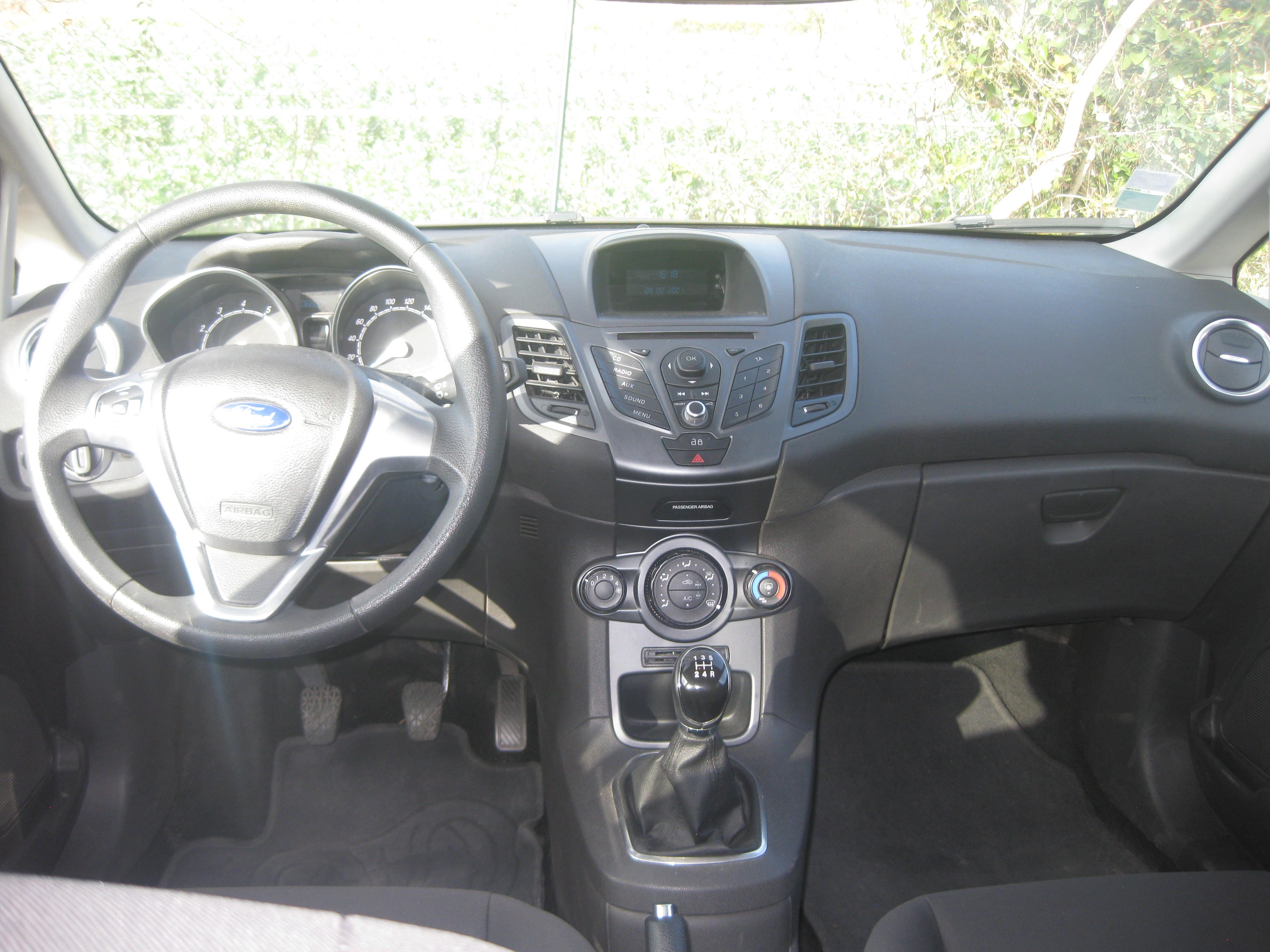 Ford Fiesta avec Siège bébé