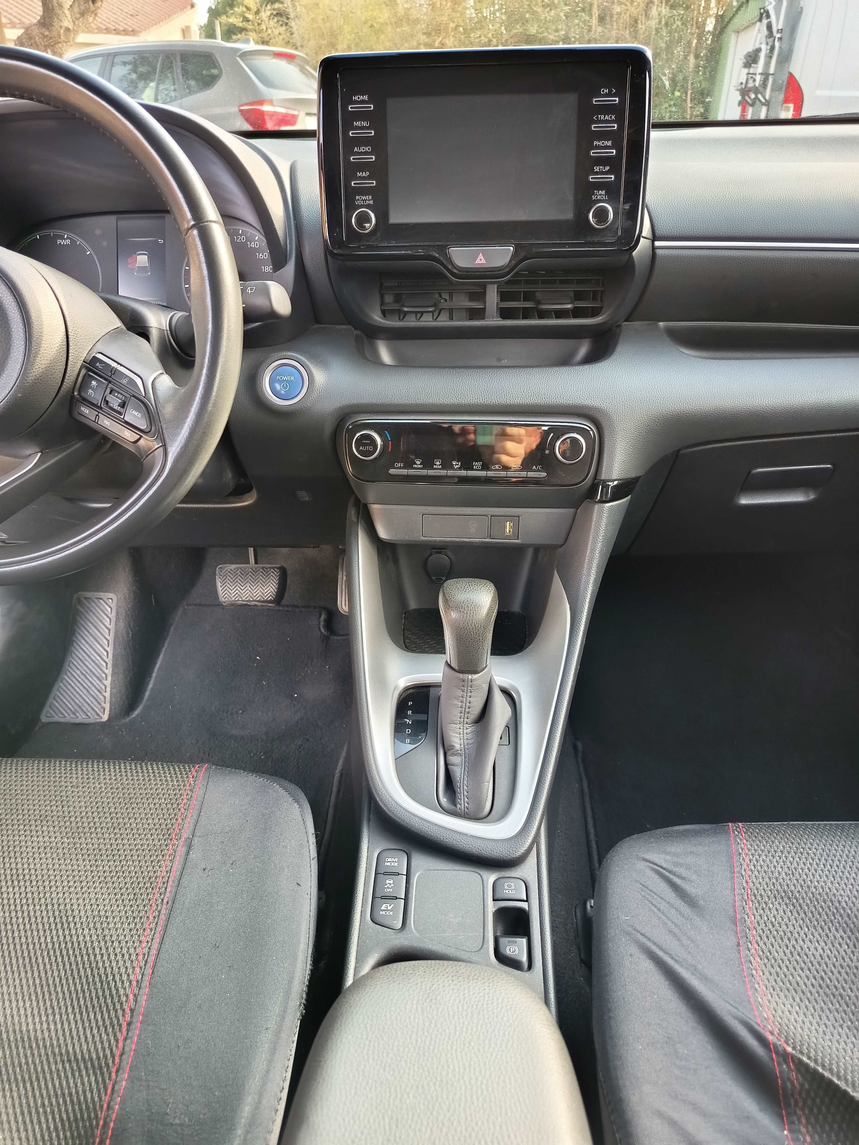 Toyota Yaris Hybride avec Siège bébé