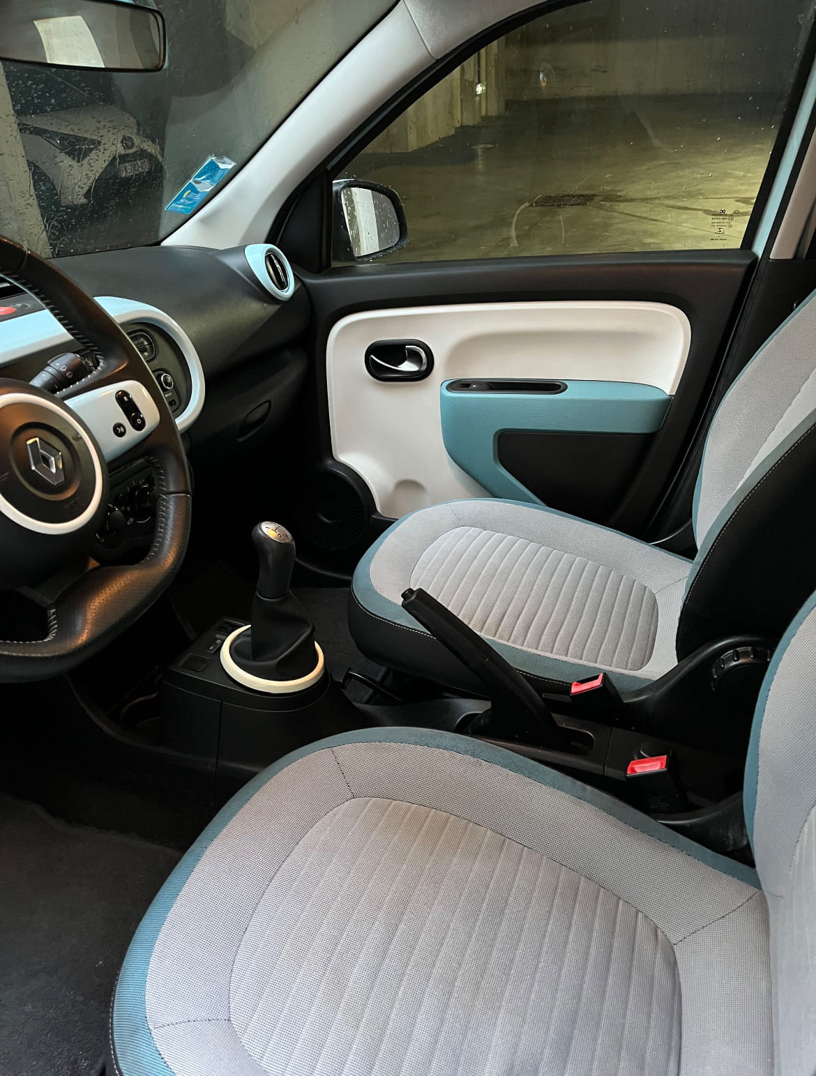 Renault Twingo III with Audio / iPod input