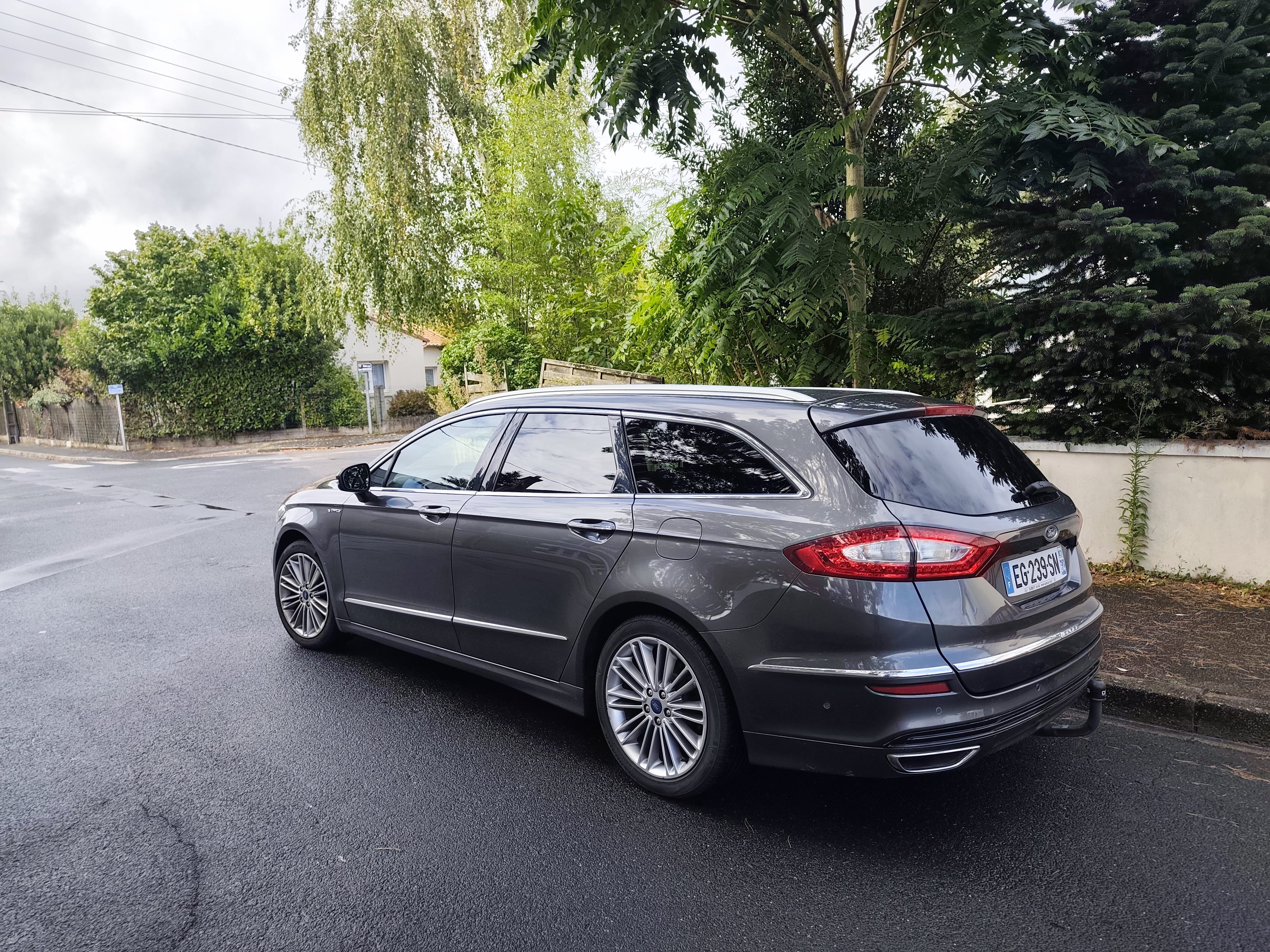 Ford Mondeo SW 2.0 180 HP TDCI Vignale avec Climatisation