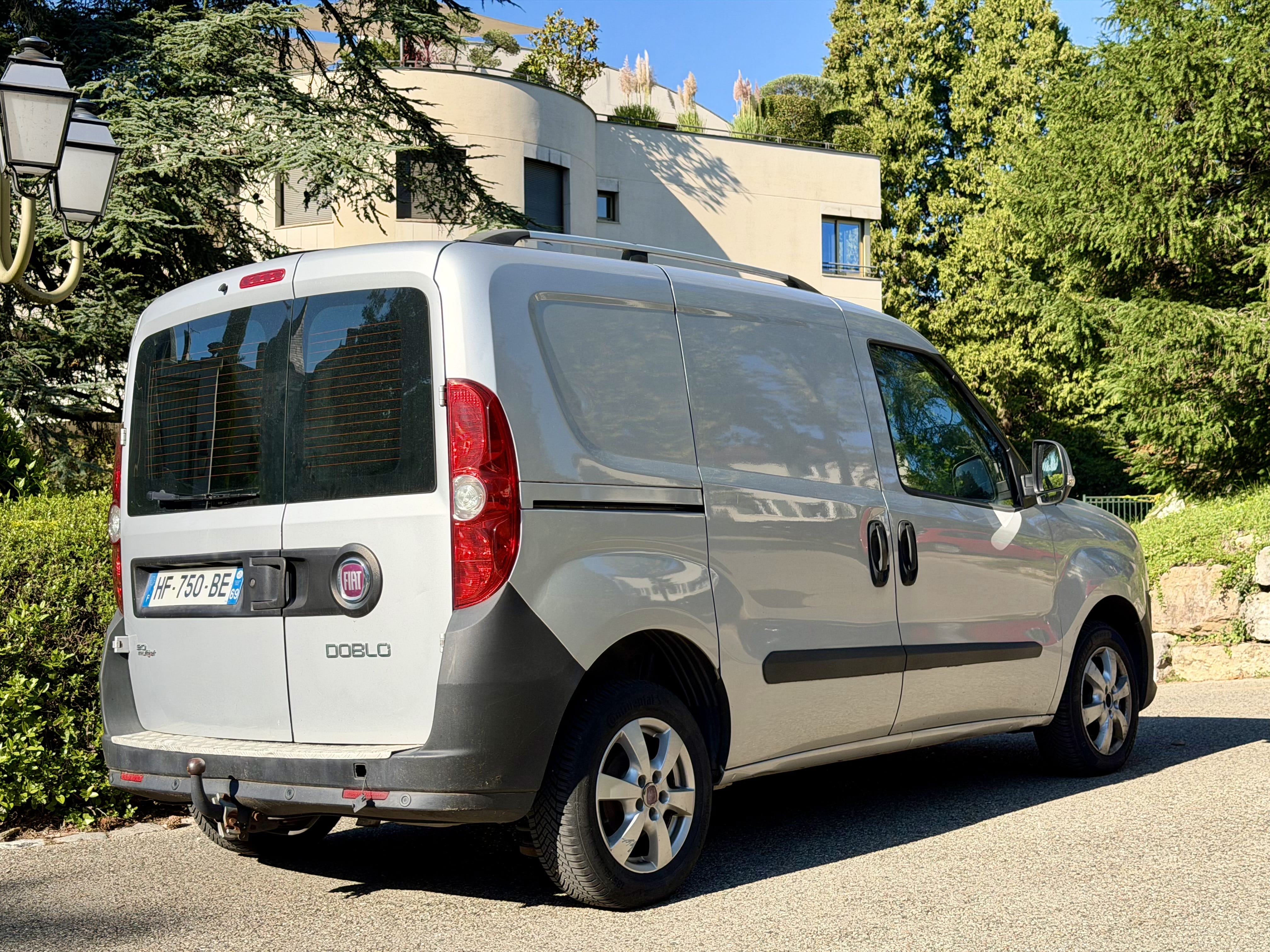 Fiat Doblo Business 1.6 HDI 90 cv boîte automatique CarPlay & Android play avec GPS