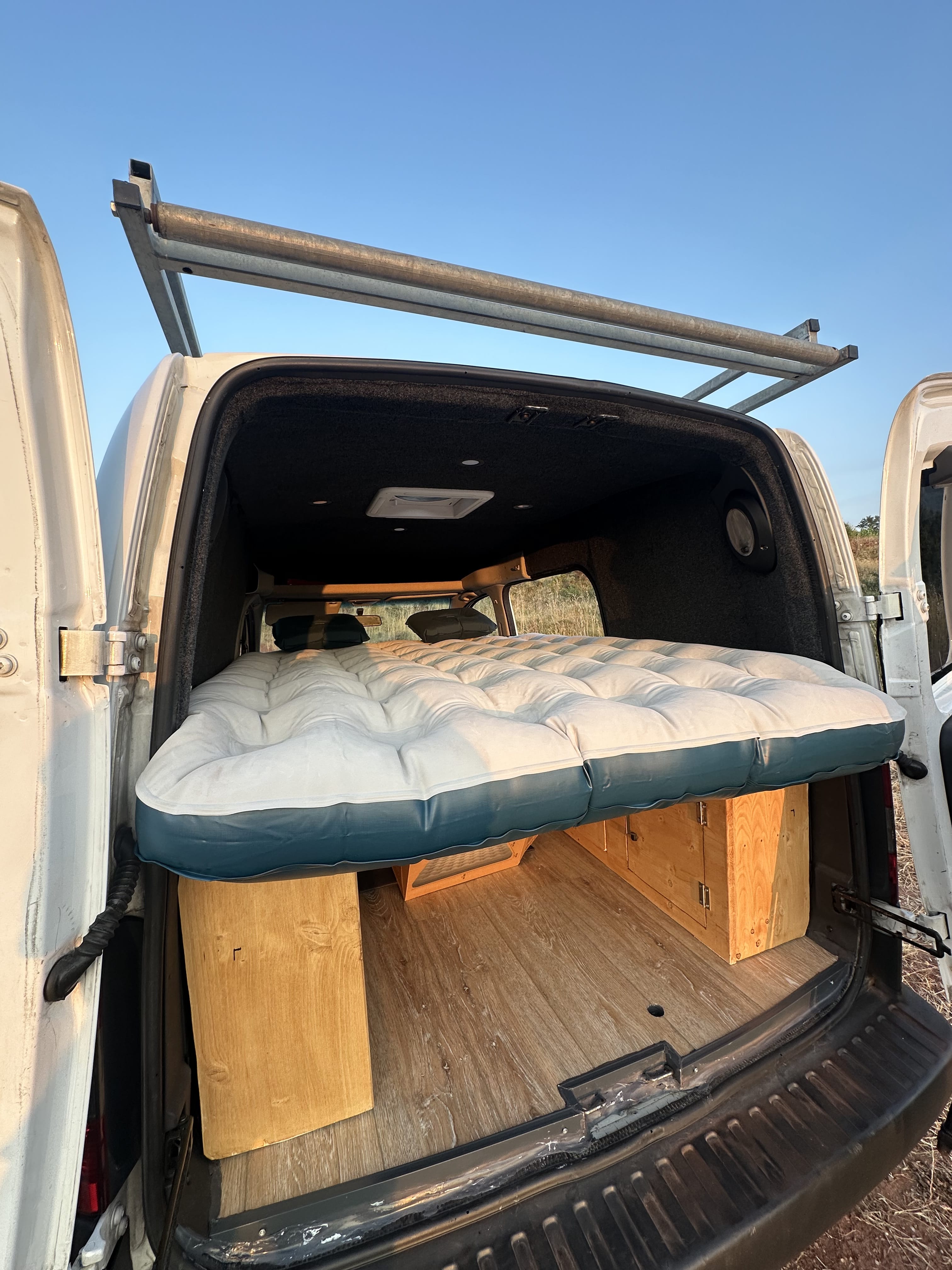 Opel Combo Aménagé 2 personnes - Cuisine - Douche solaire - Lit 2 places avec Chaines